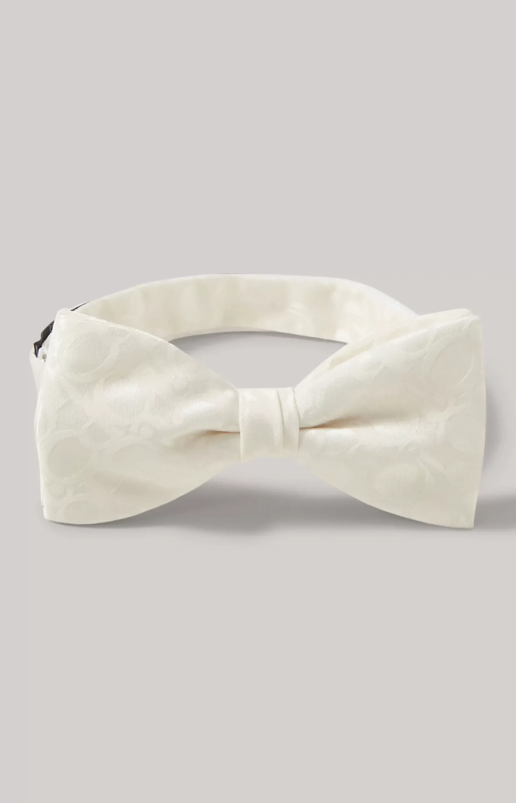Bow tie in off-white