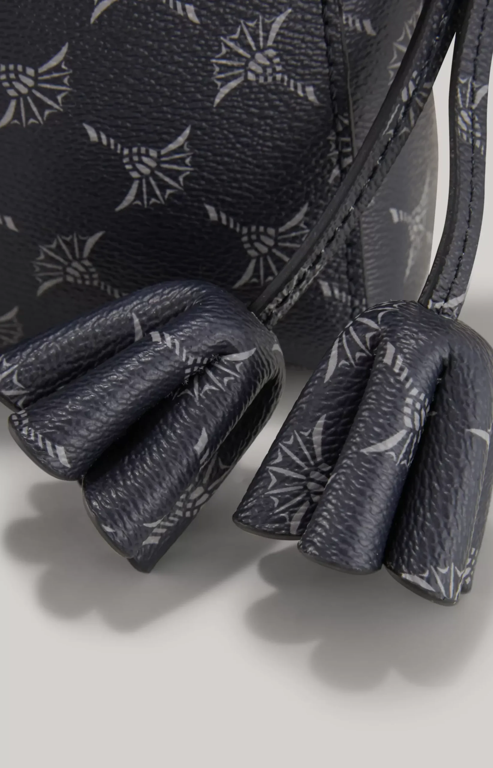 Cortina Cloe Shoulder Bag in Dark Blue