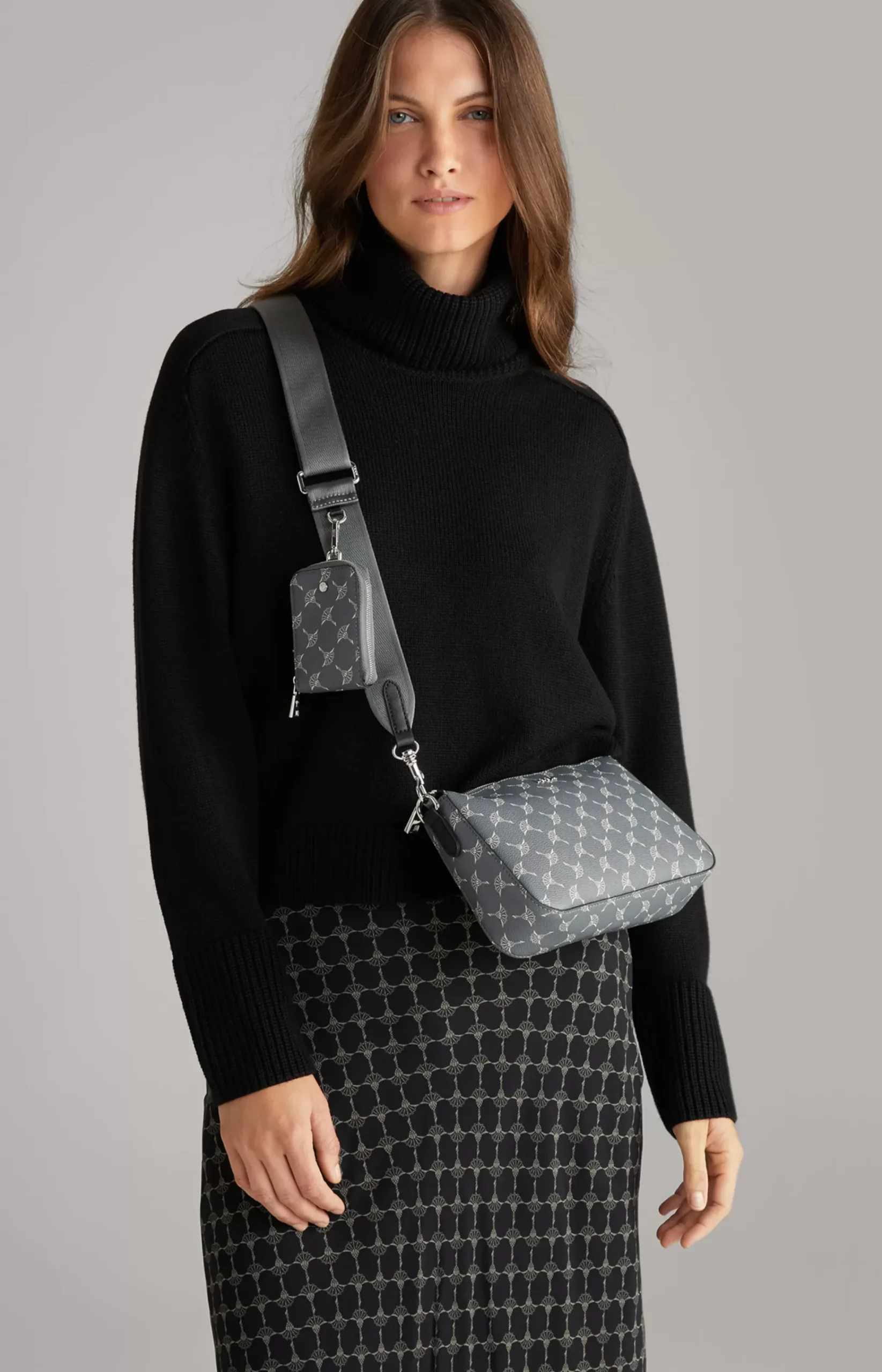 Cortina Jasmina Shoulder Bag in Grey