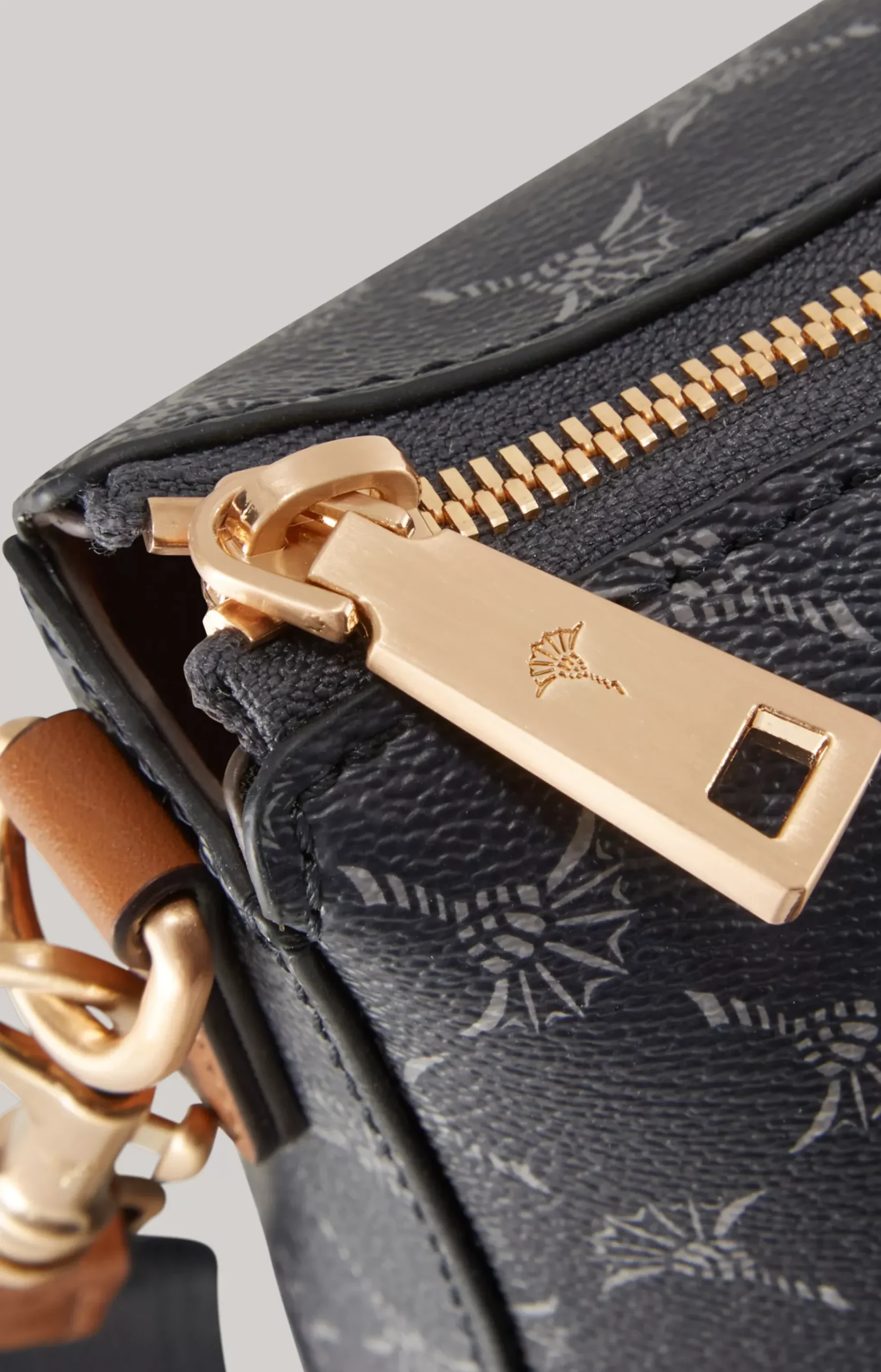 Cortina Jasmina Shoulder Bag in Dark Blue
