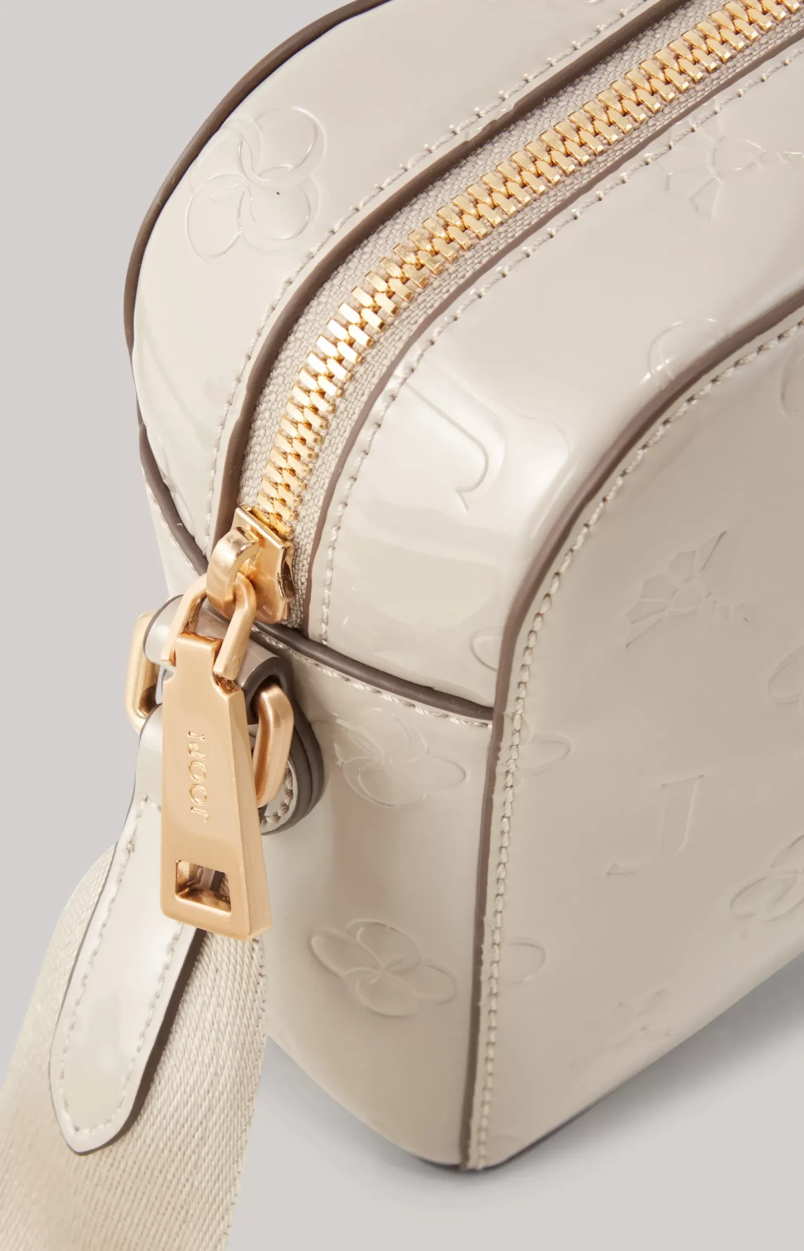 Decoro Lucente Cloe Shoulder Bag in Greige
