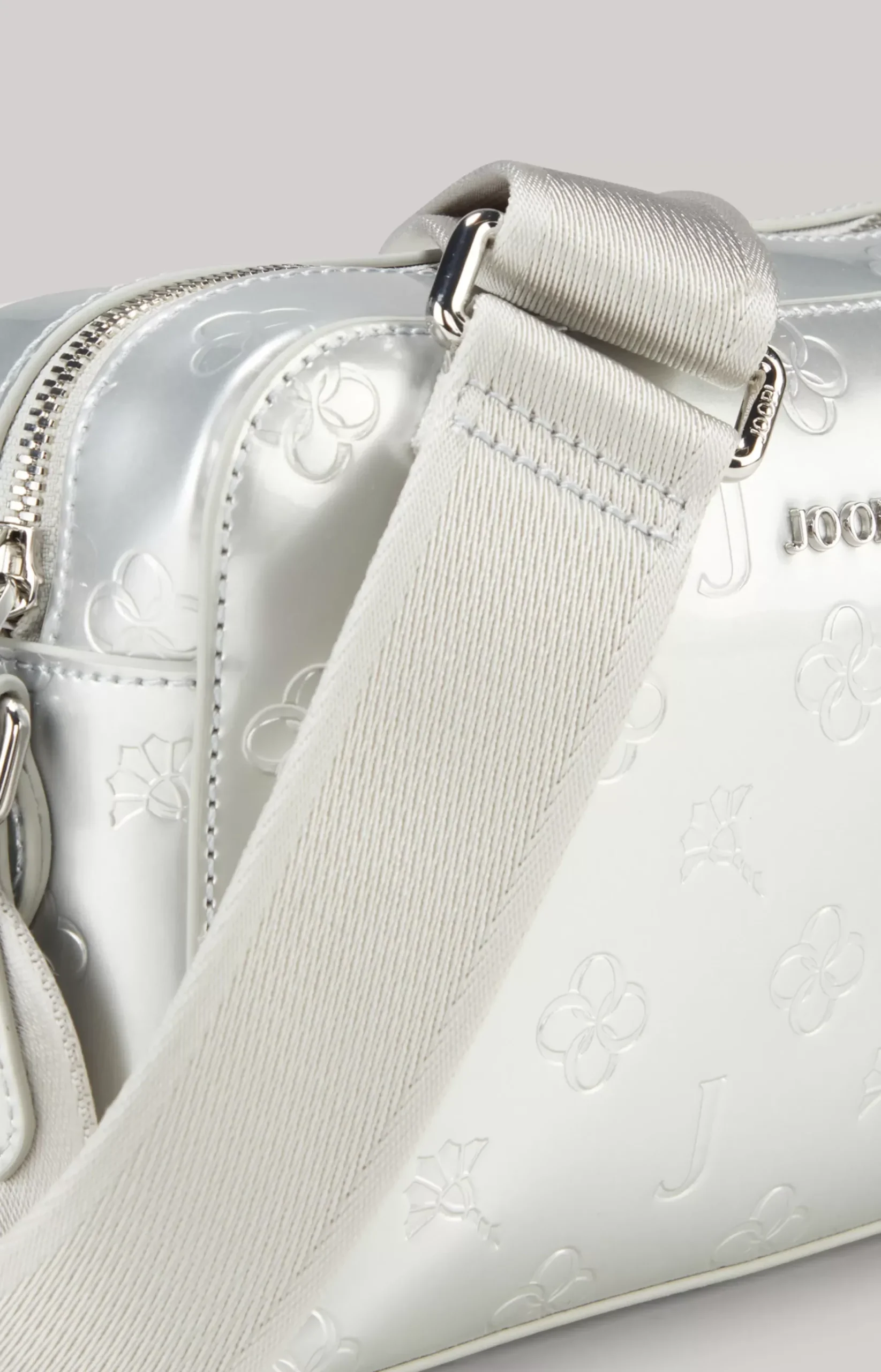 Decoro Lucente Cloe Shoulder Bag in Silver