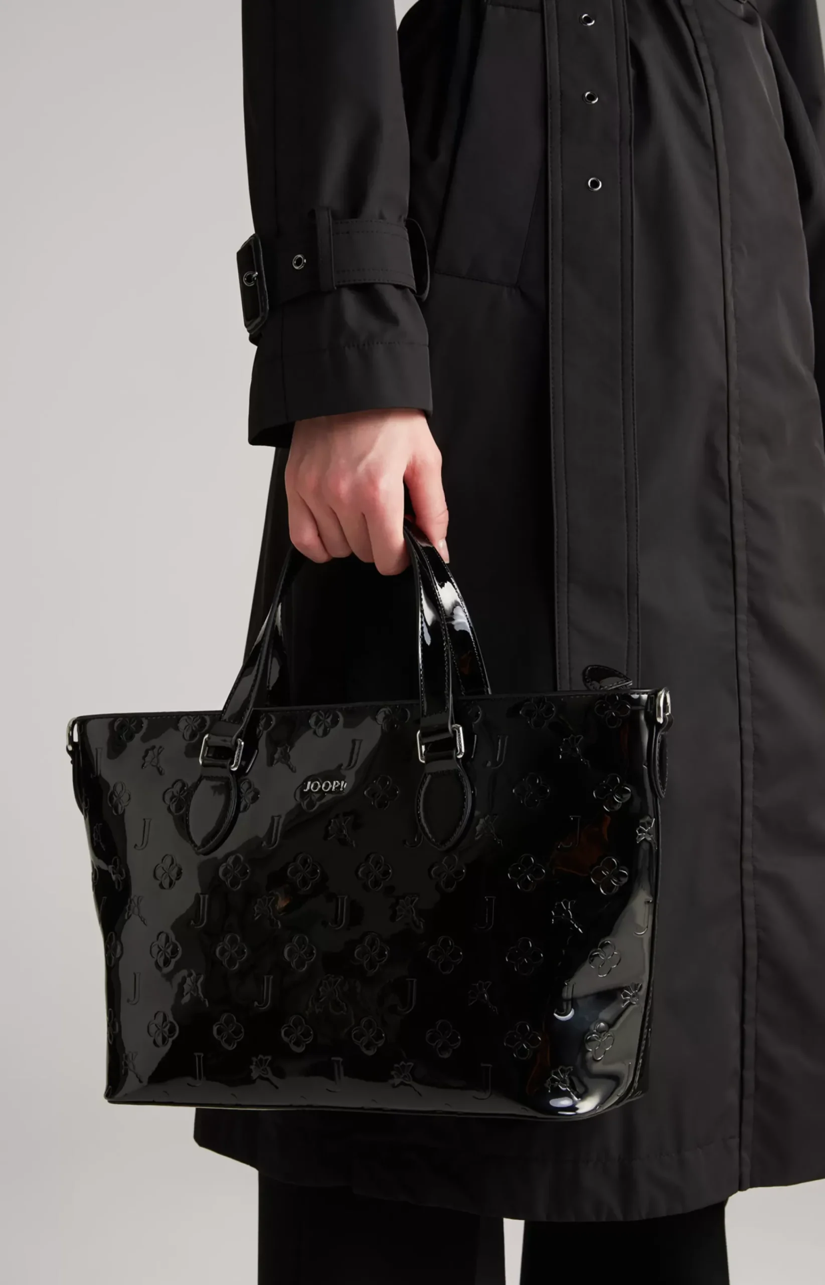 Decoro Lucente Mariella Handbag in Black