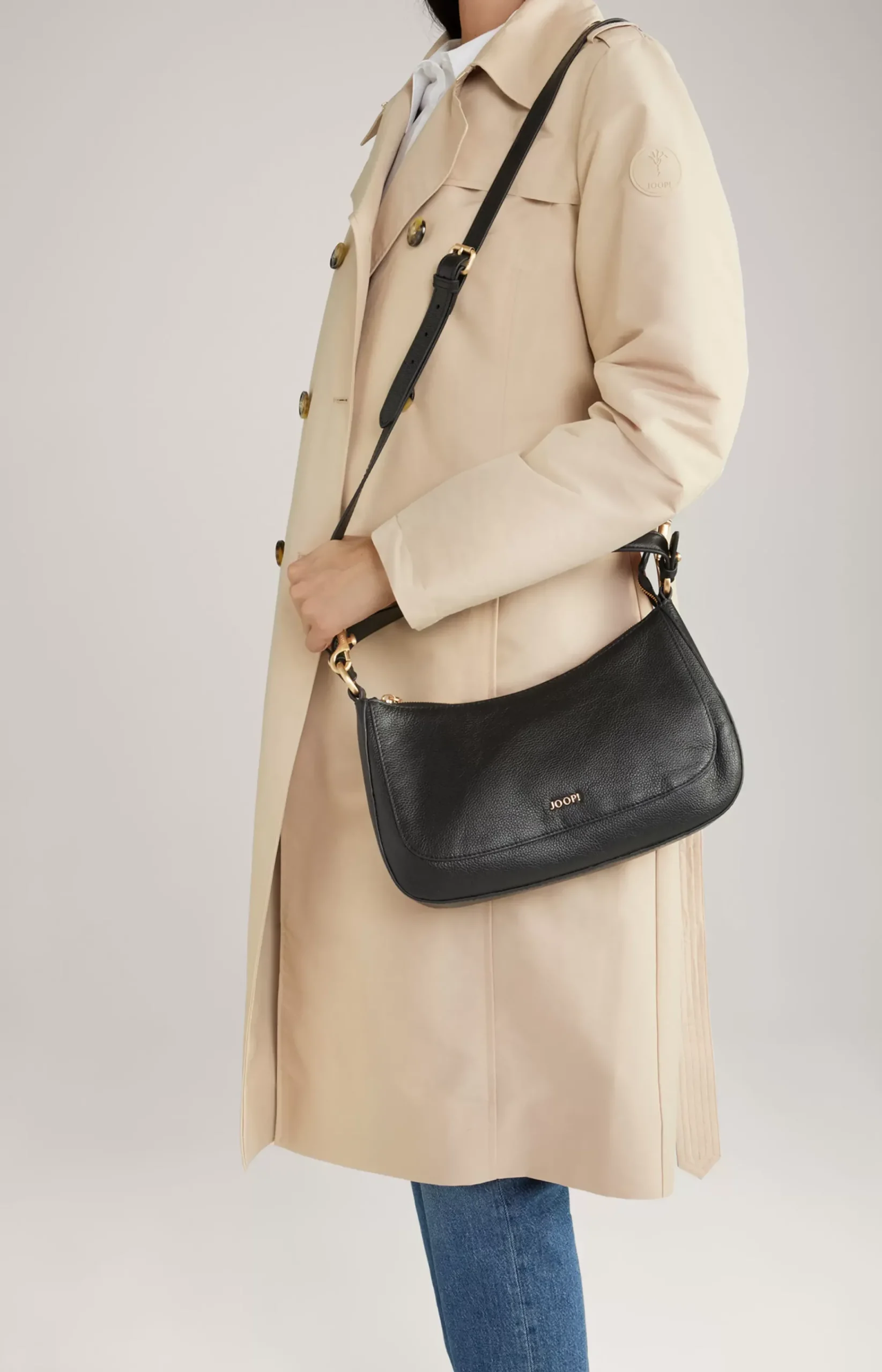 Estate Loreen Leather Shoulder Bag in Black