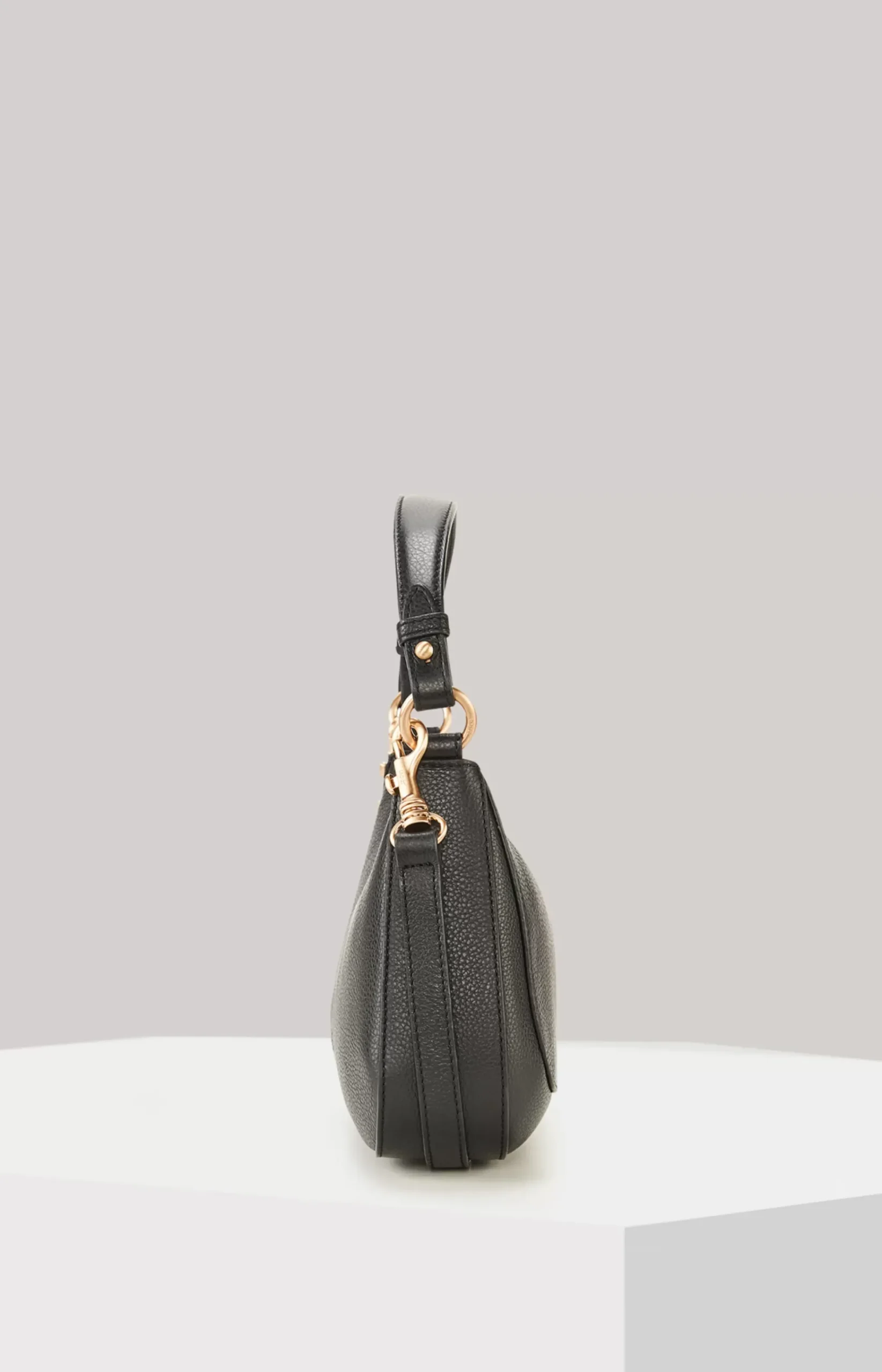 Estate Loreen Leather Shoulder Bag in Black