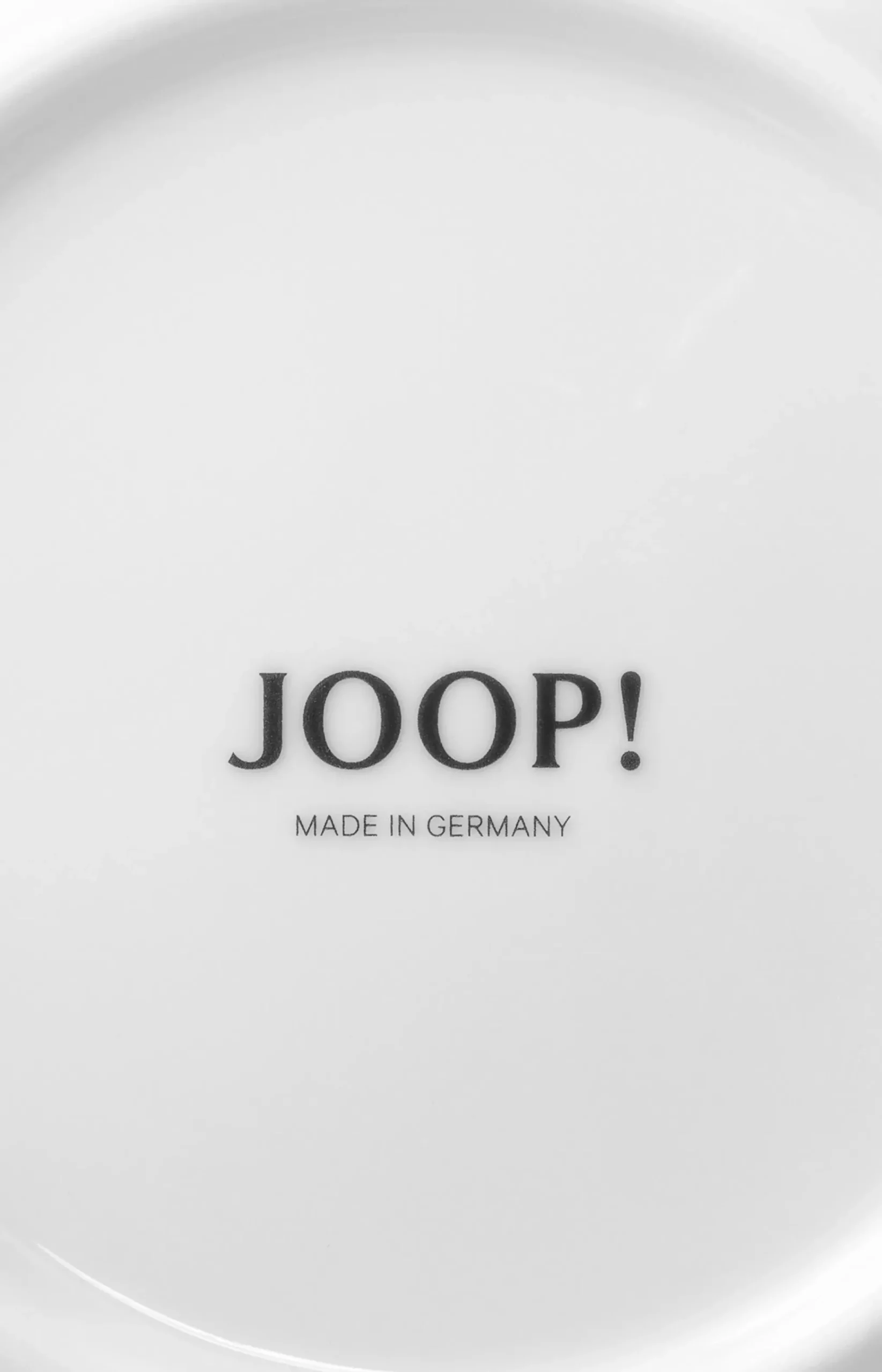 Faded cornflower underplate in white