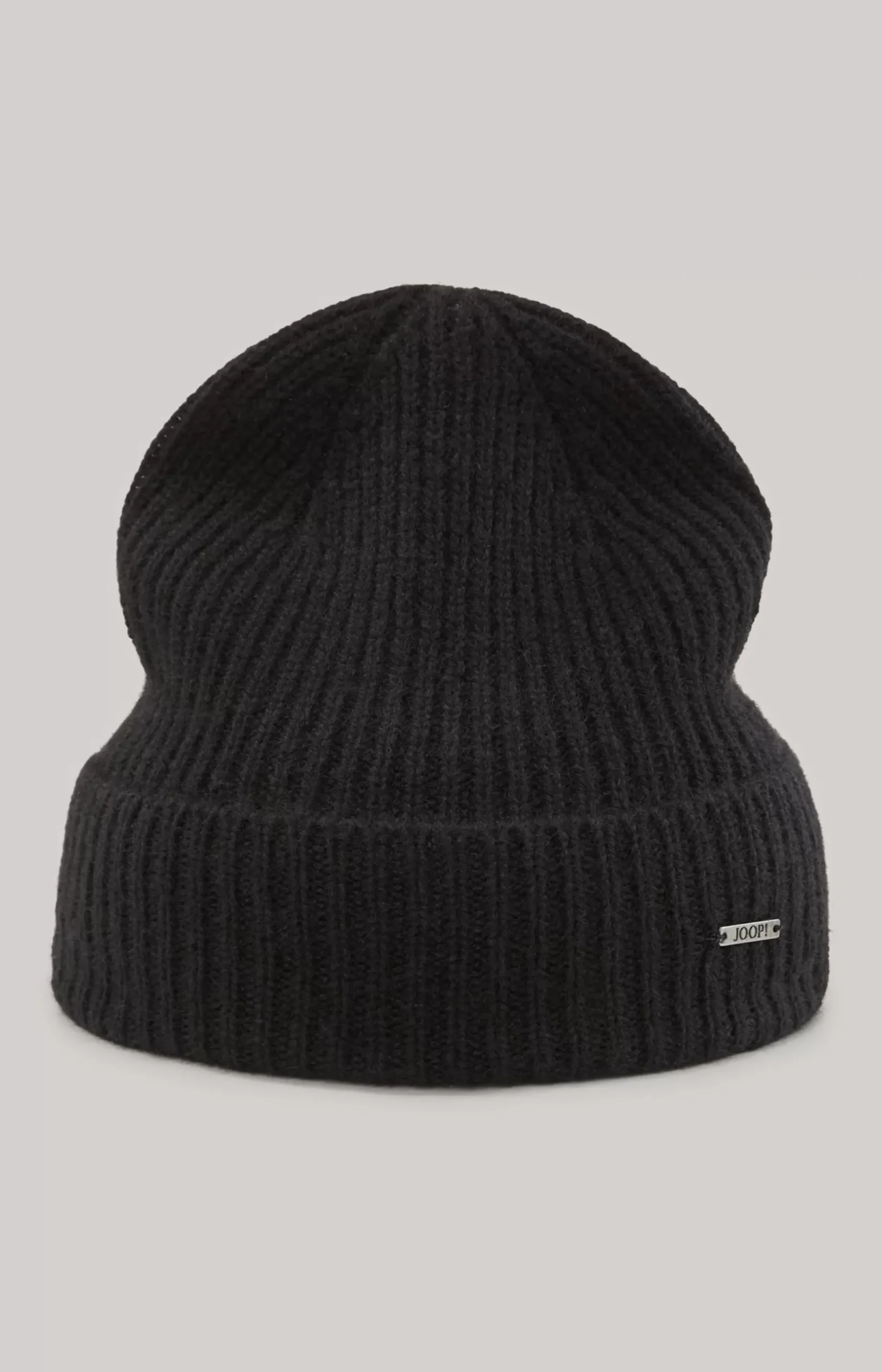Fenol Knitted Hat in Black