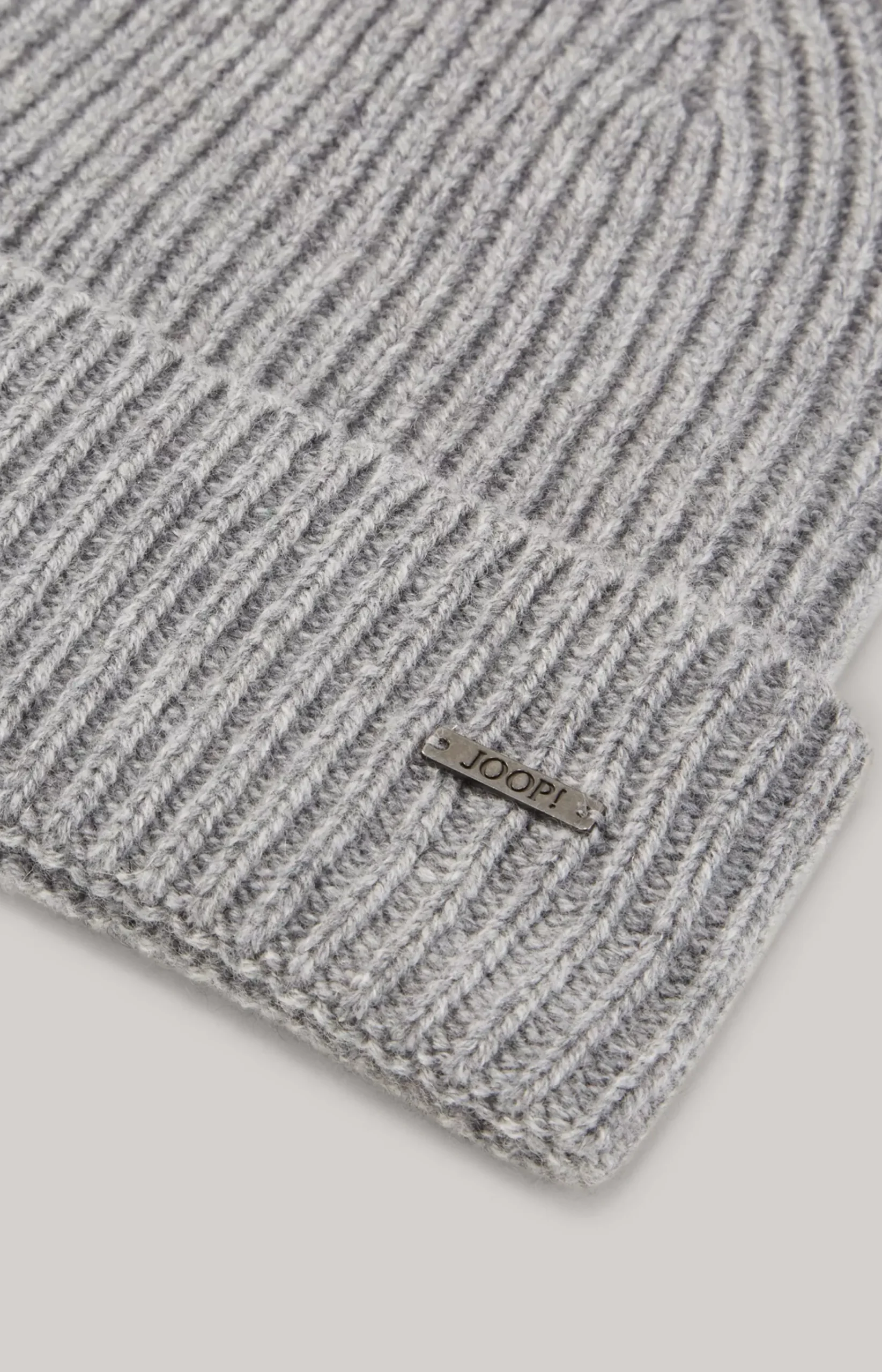 Fenol Knitted Hat in Light Grey