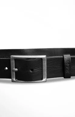 Finely Textured Cowhide Belt in Black