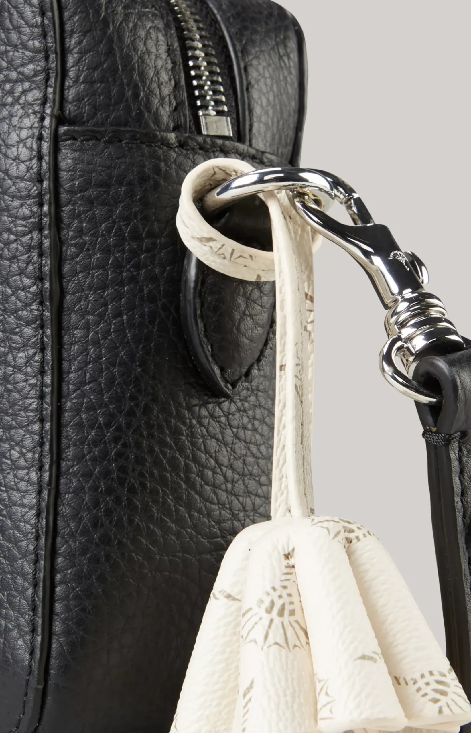 Giro Cloe Shoulder Bag in Black
