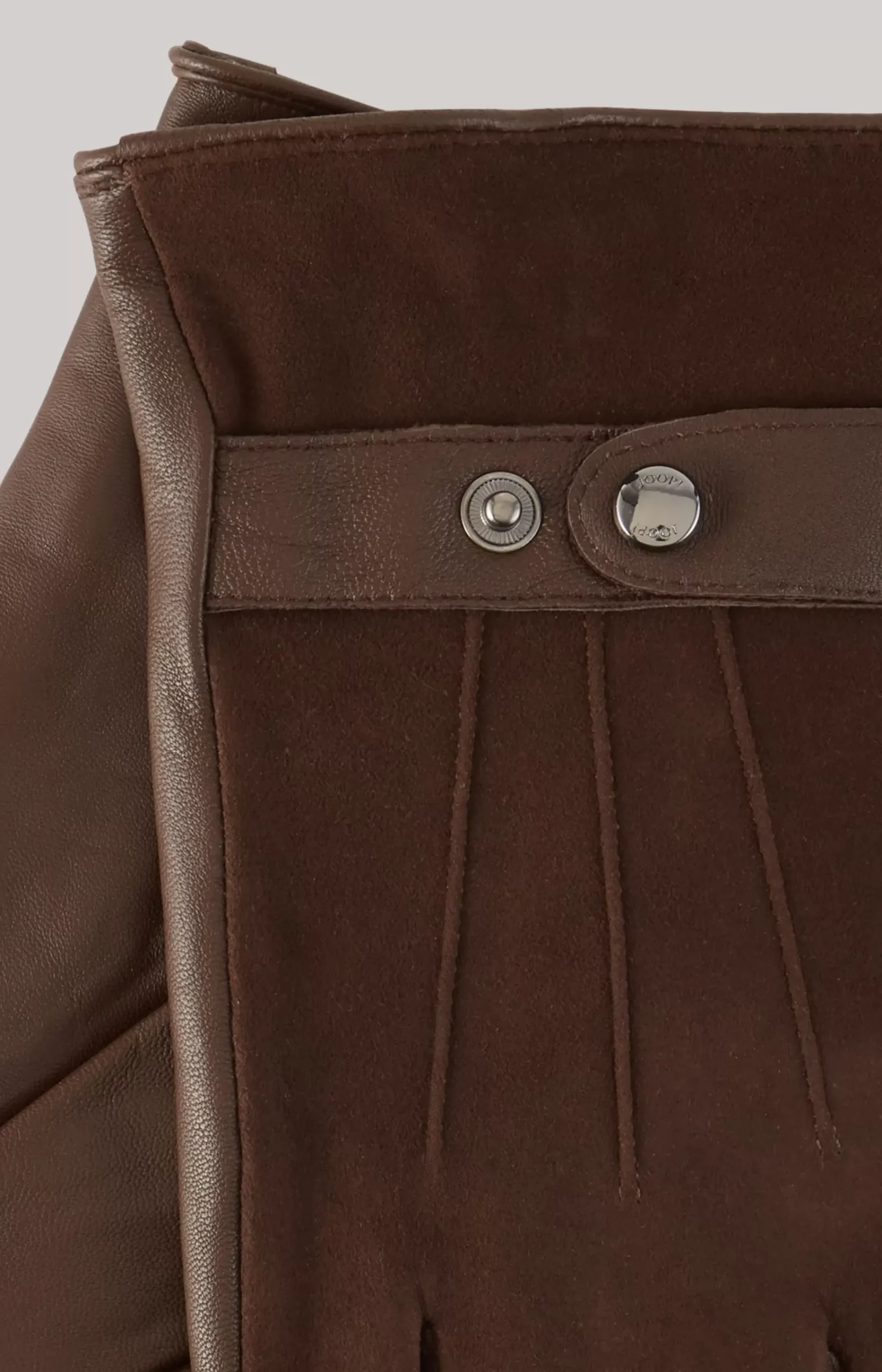 Gloves in Dark Brown