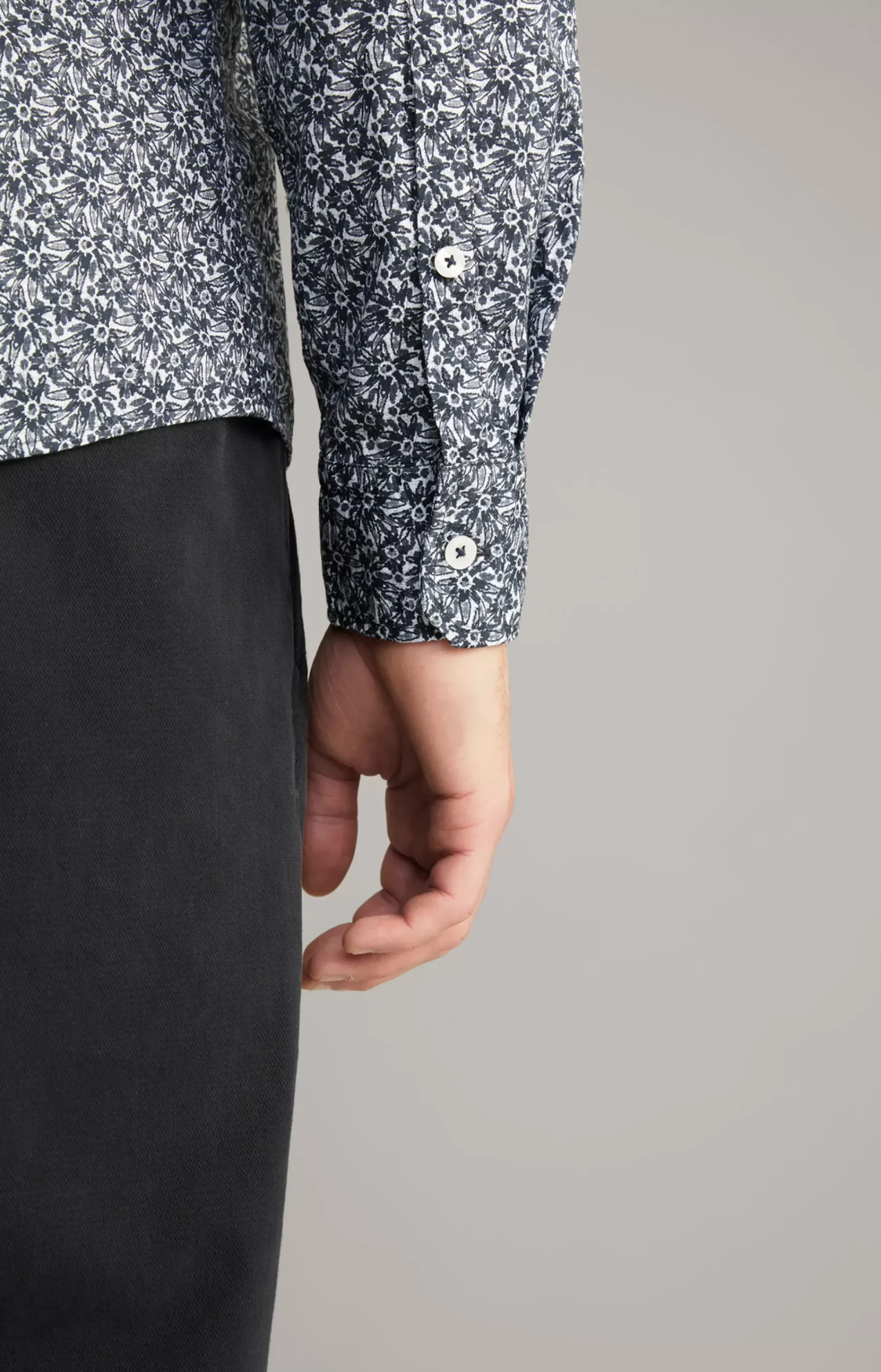 Hanson Cotton Shirt in Dark Blue, patterned