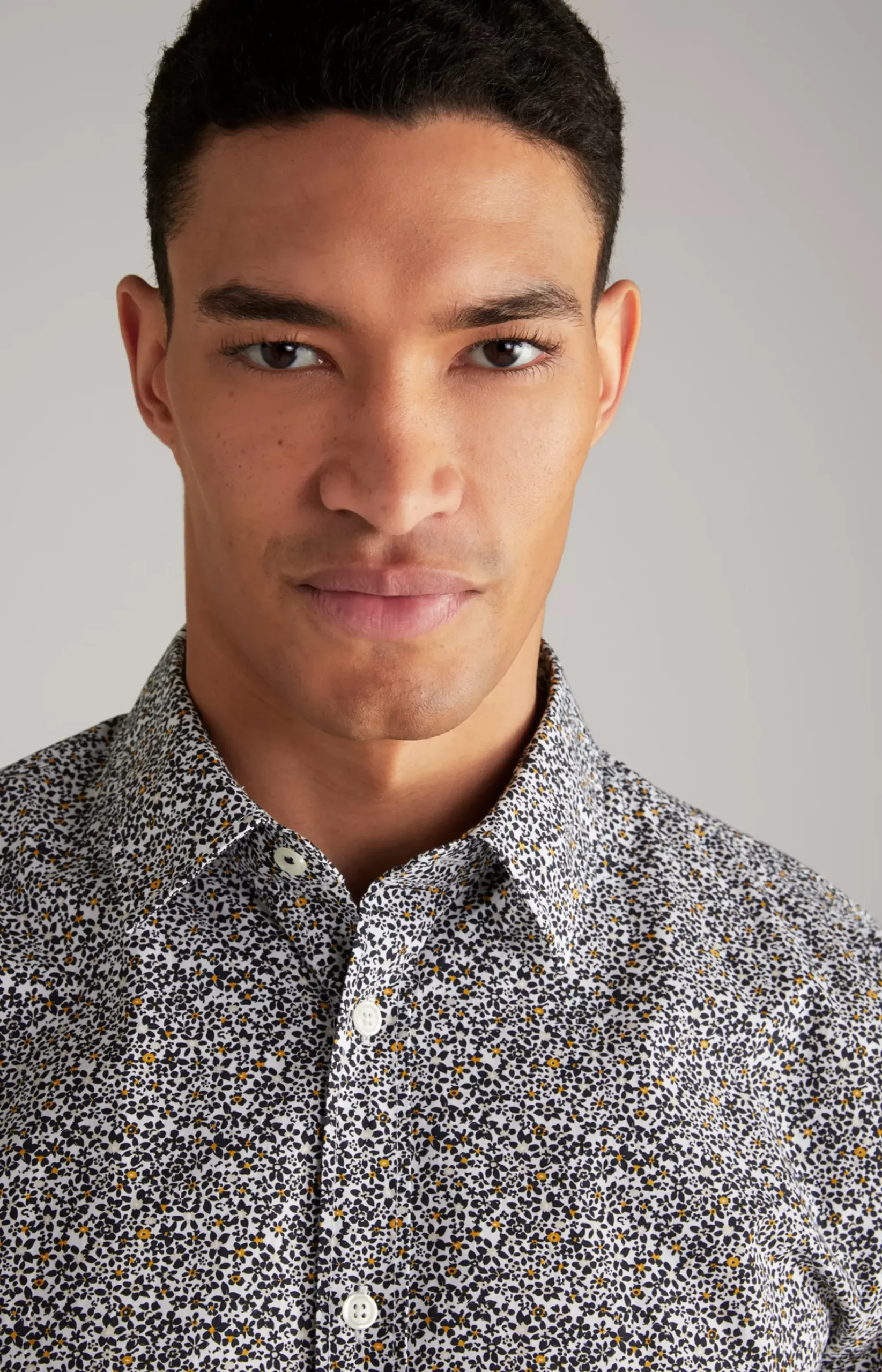Hanson Cotton Shirt in Navy/White