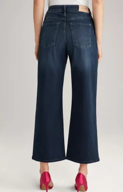 Jeans in a Dark Denim Blue
