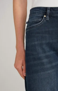 Jeans in a Dark Denim Blue