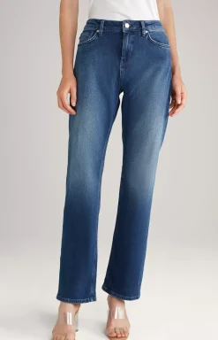 Jeans in a Dark Denim Blue Washed Look