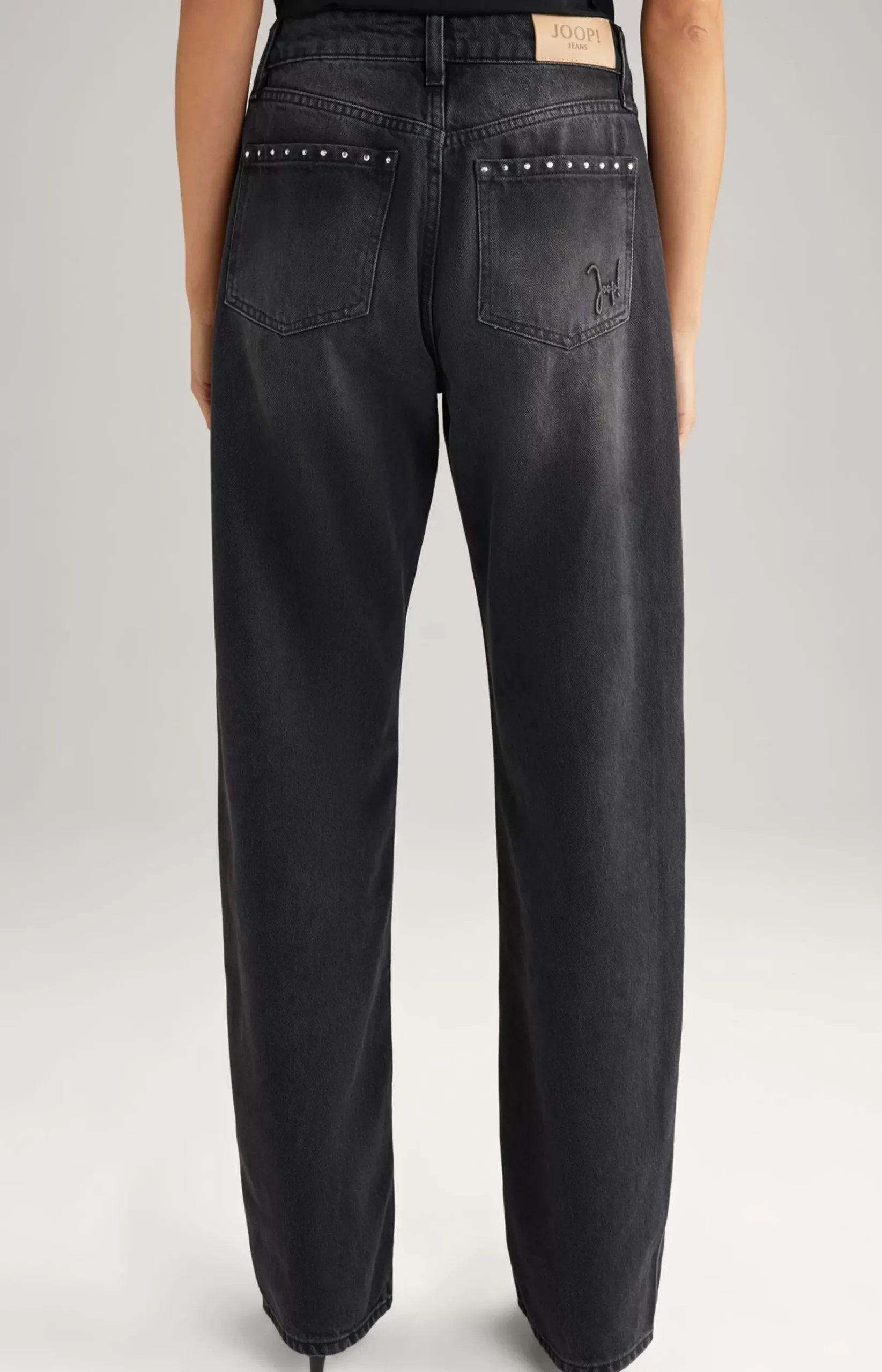 Jeans in a Dark Grey Washed Look