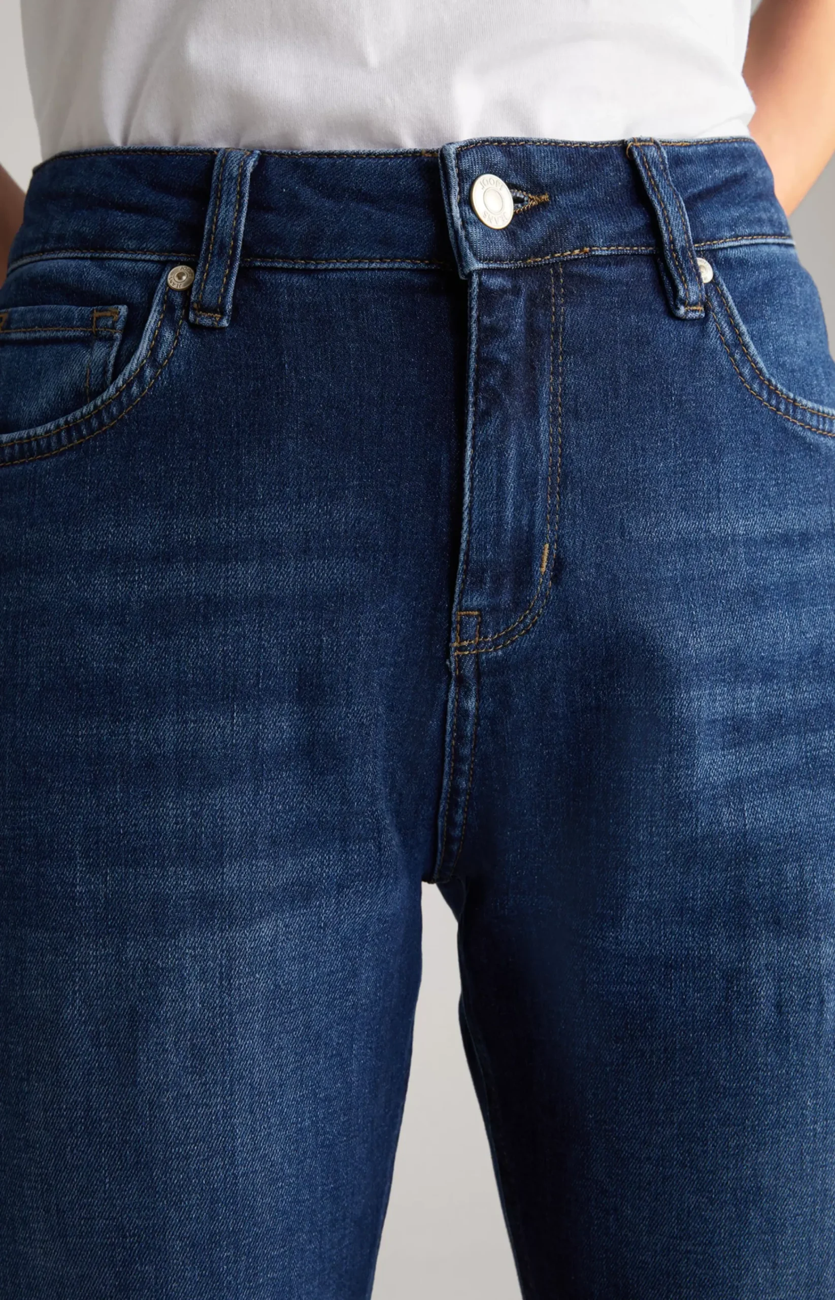 Jeans in a Denim Blue Washed Look