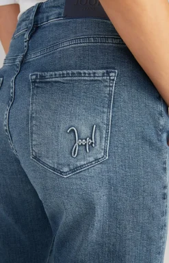 Jeans in a Denim Blue Washed Look