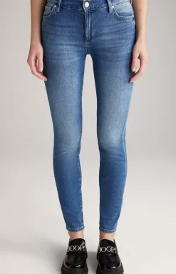 Jeans in a Medium Blue Washed Look