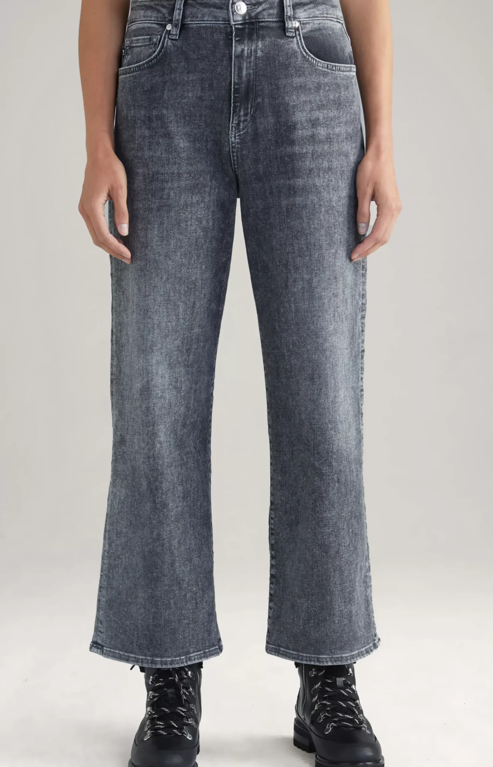 Jeans in a Washed Grey Finish