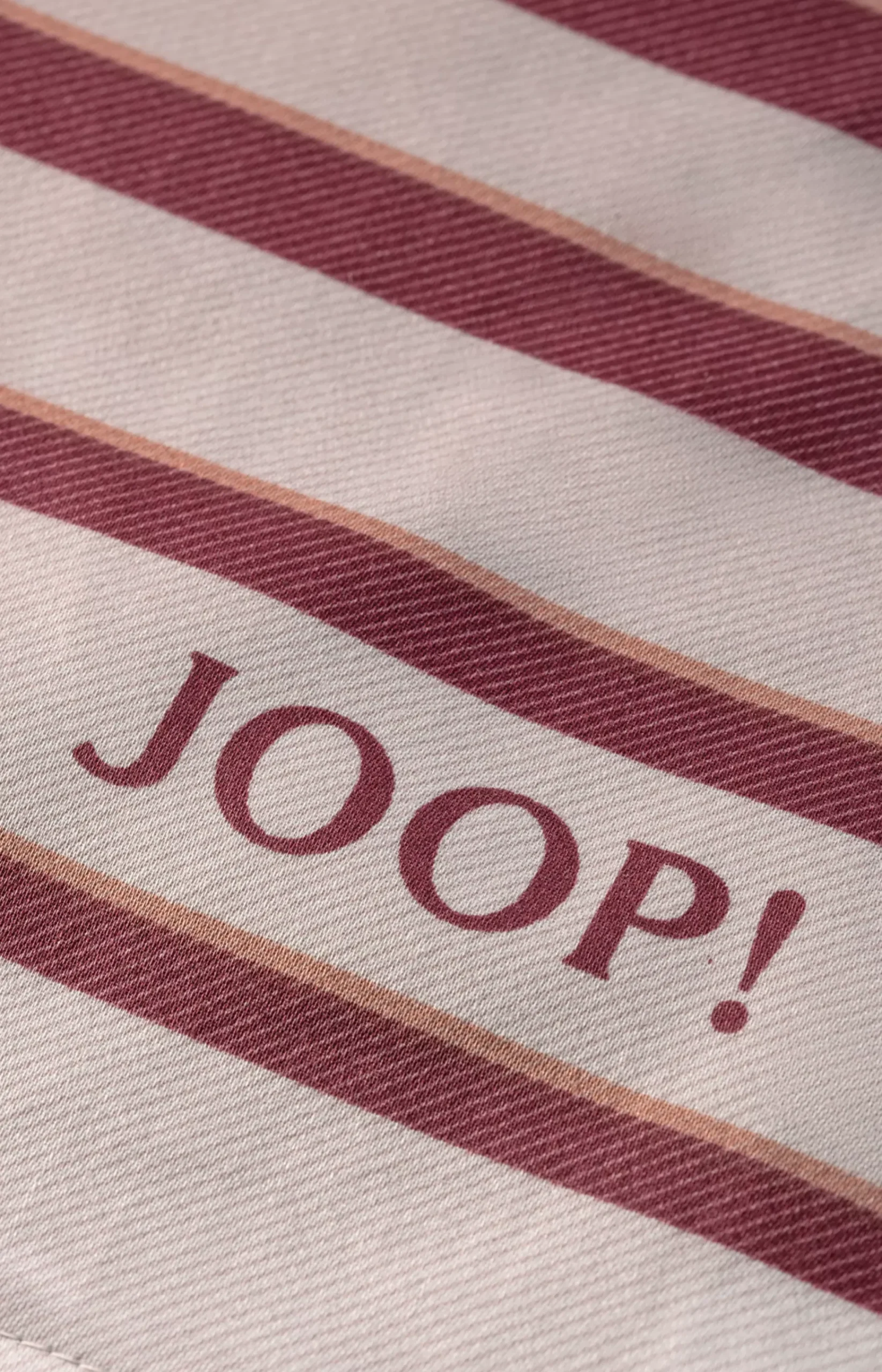 JOOP! SHUTTER Bed Linen in Rouge