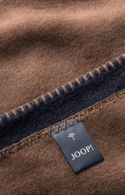 JOOP! UNI-DOUBLEFACE throw in marine/caramel