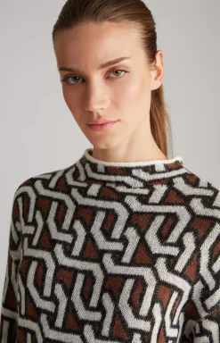 Knitted Pullover in a Cream/Brown/Black Pattern