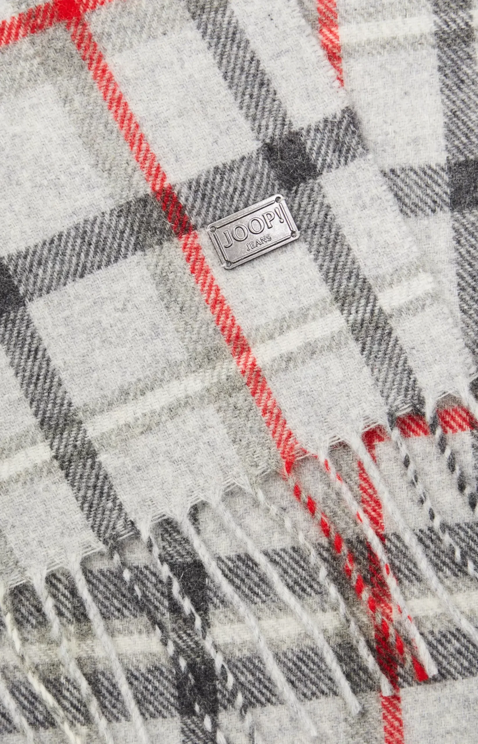 Lamazi Scarf in a Grey/Red Pattern