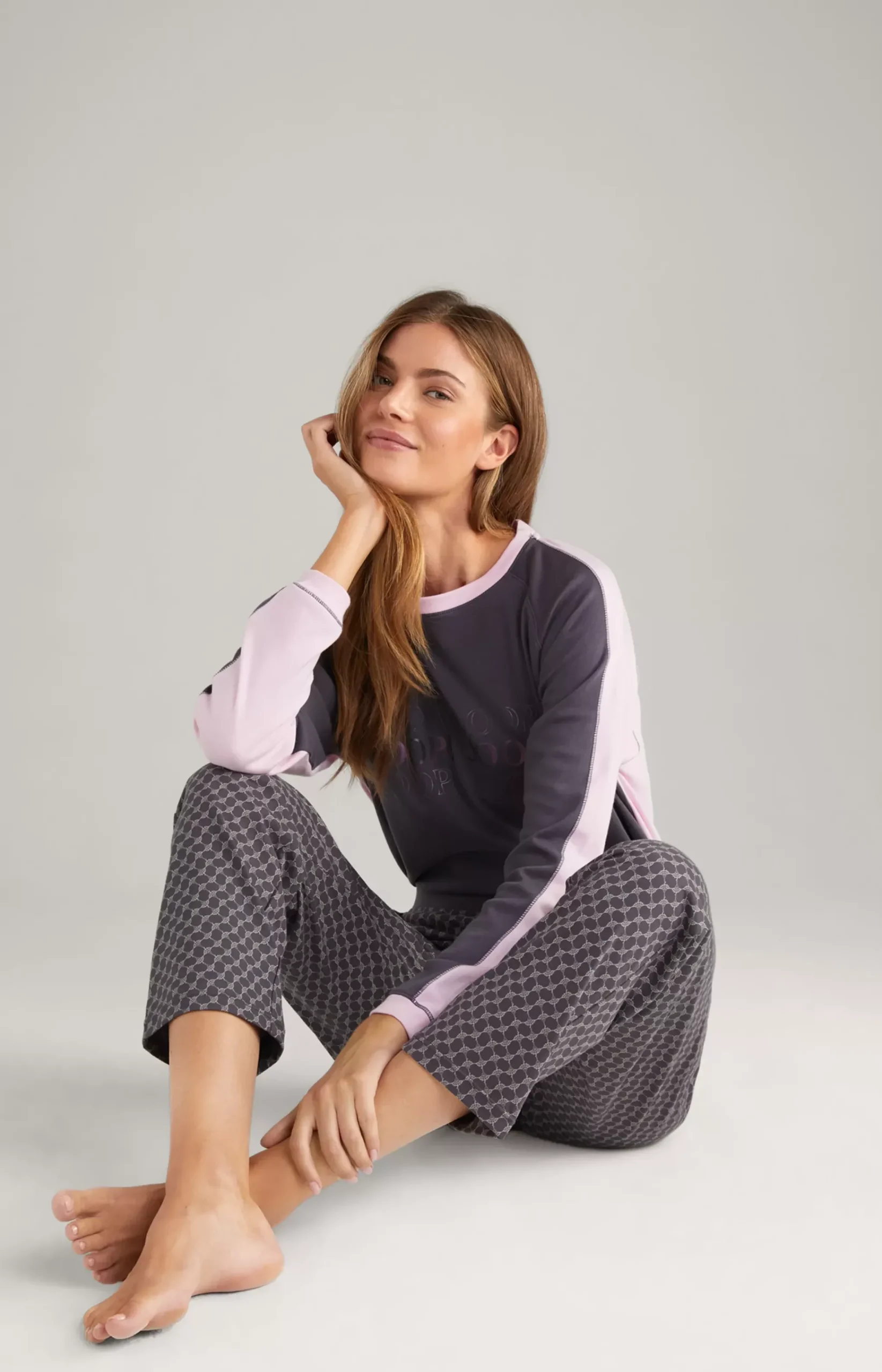 Loungewear trousers in patterned anthracite