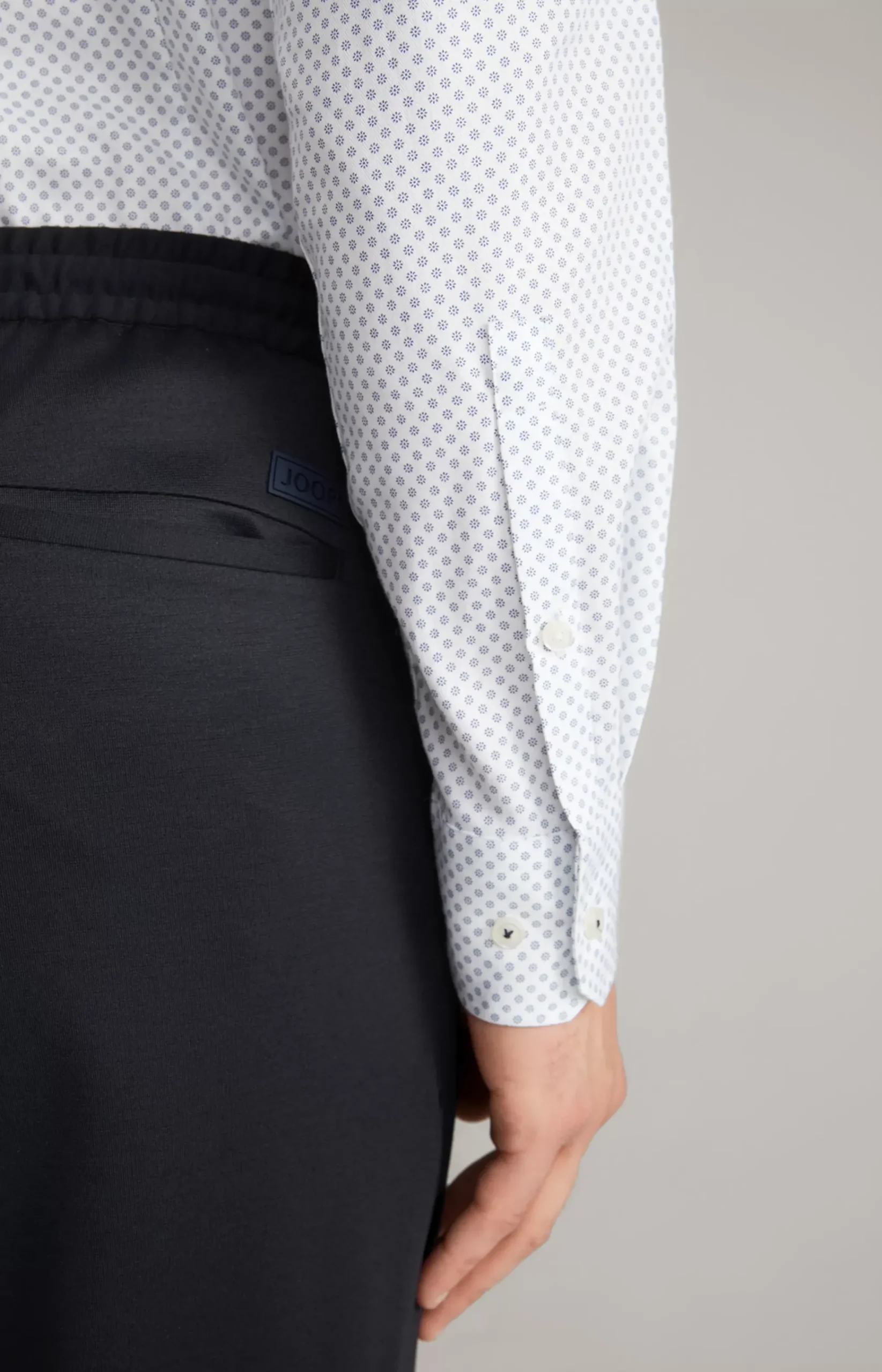 Paiton Cotton Shirt in a White Pattern
