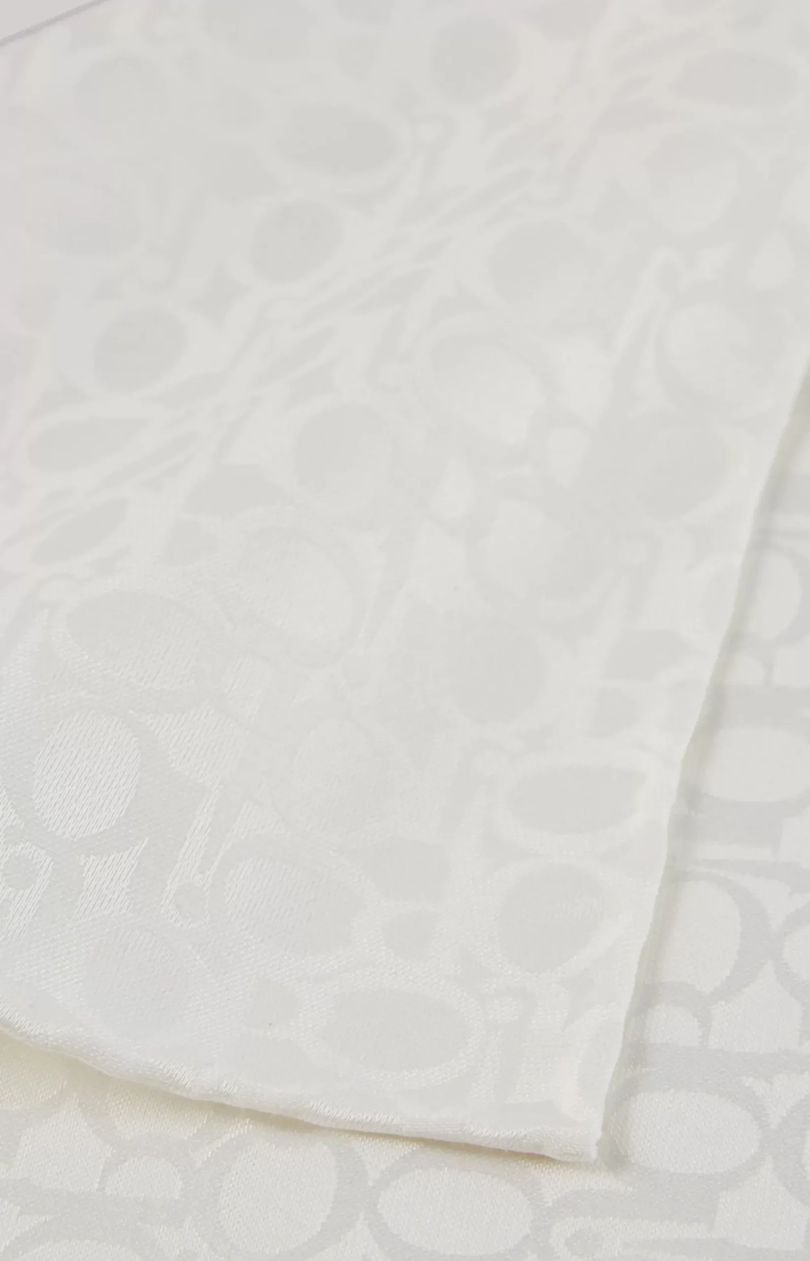 Pocket square in off-white
