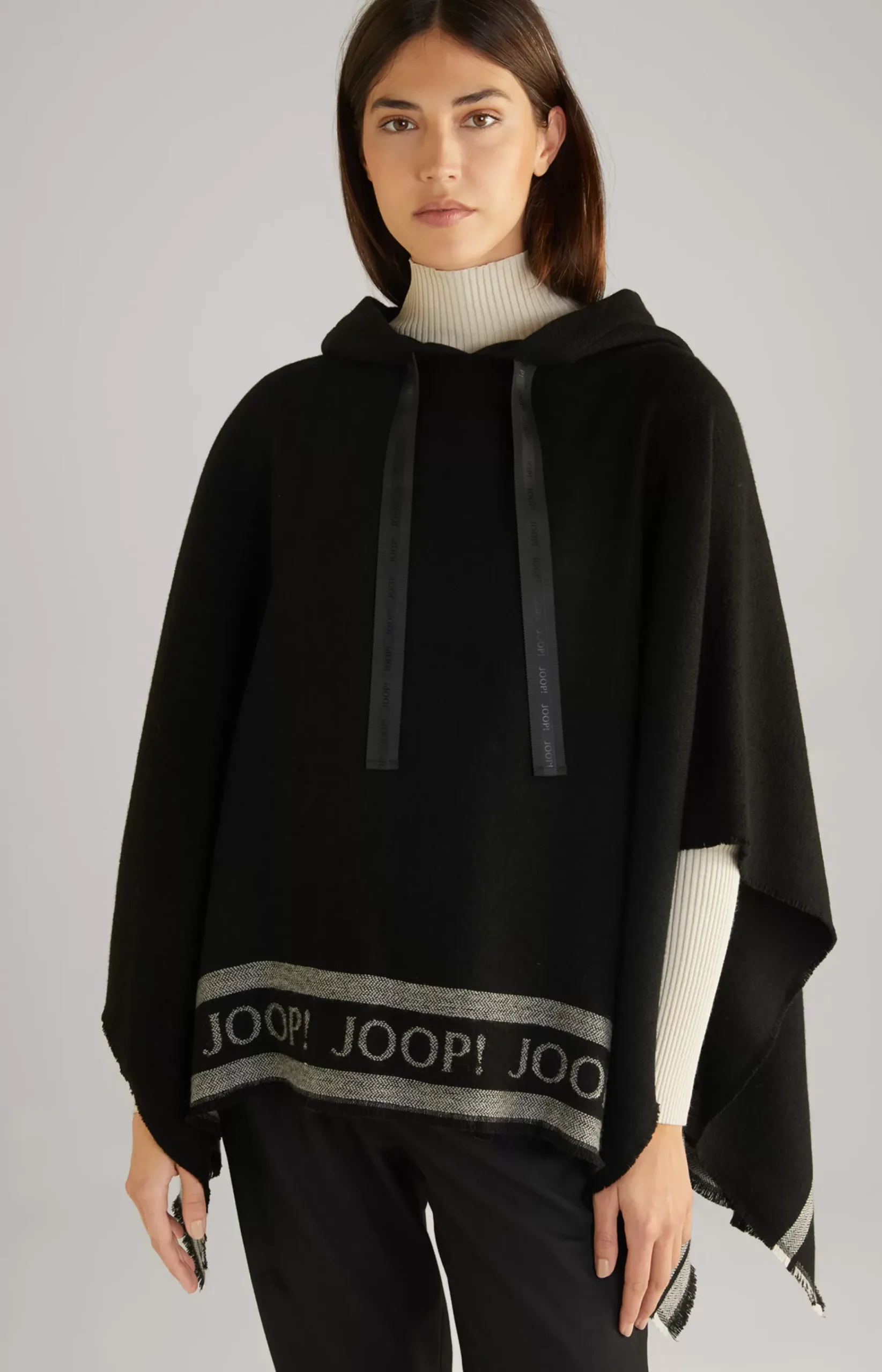 Poncho in Black