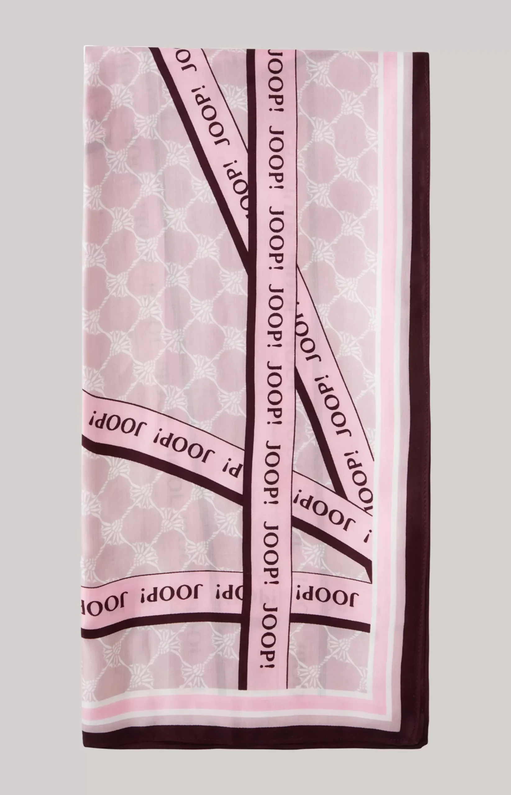Scarf in a pink pattern