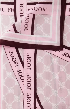 Scarf in a pink pattern