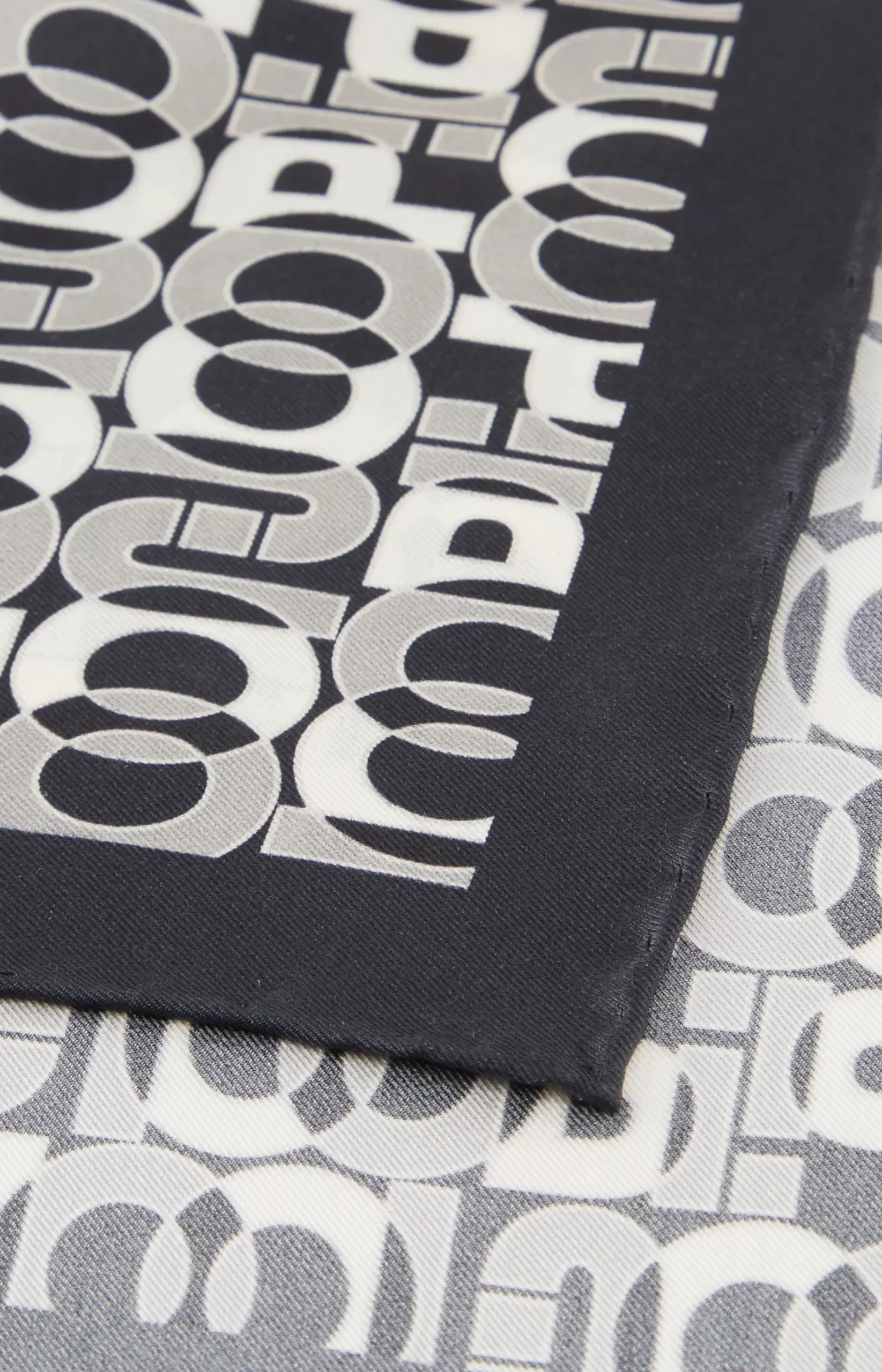 Silk Pocket Square in Dark Navy/Off-white