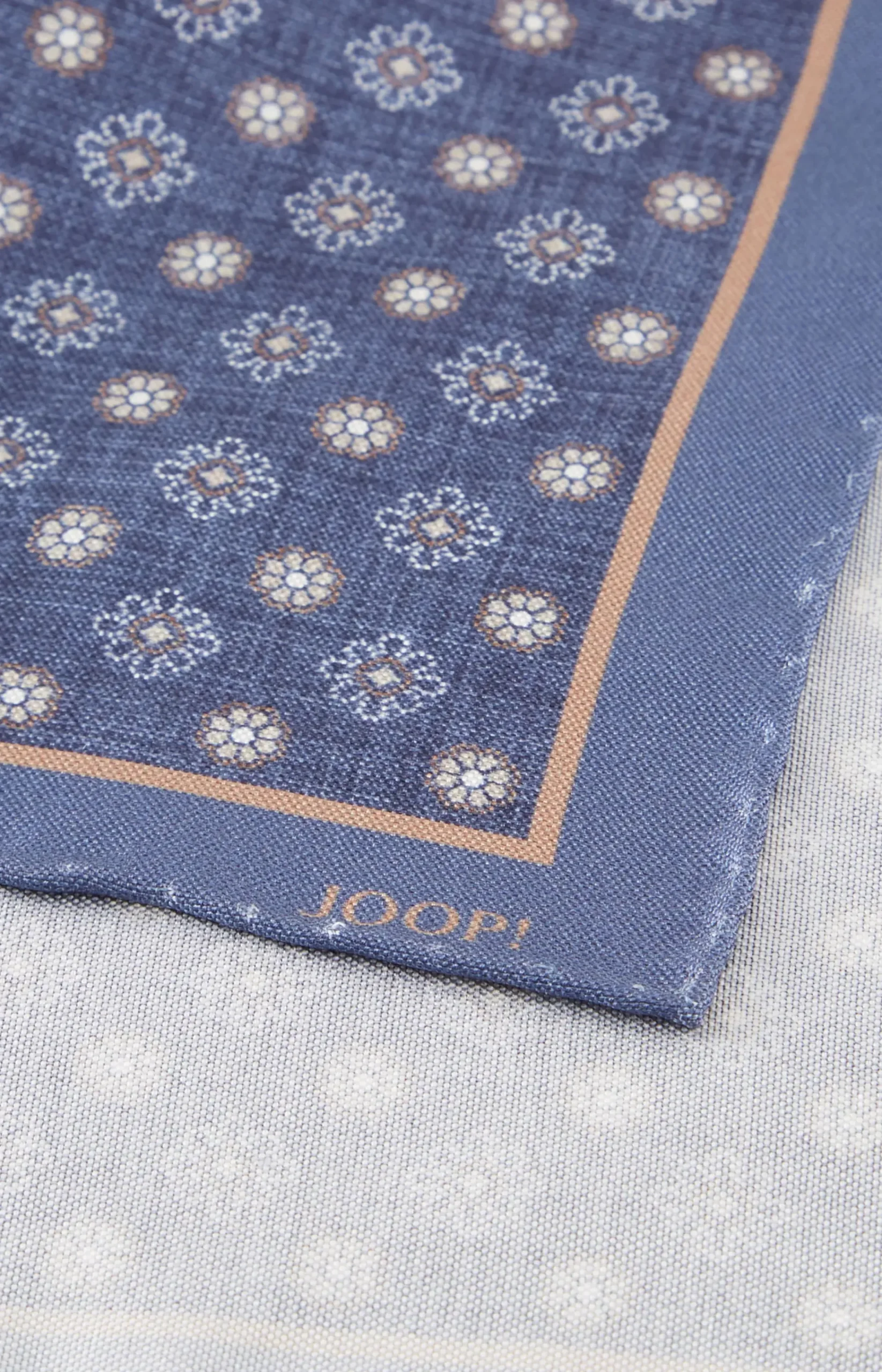 Silk Pocket Square in Dark Blue/Beige
