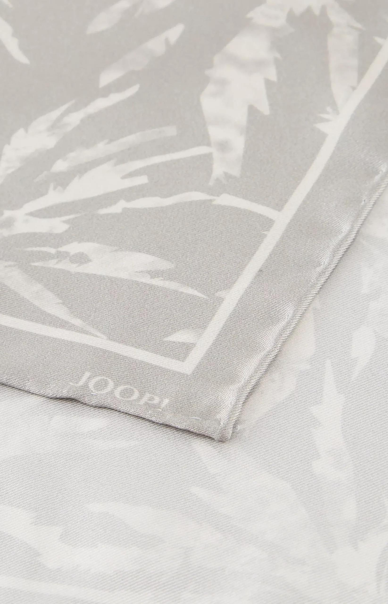 Silk pocket square in silver