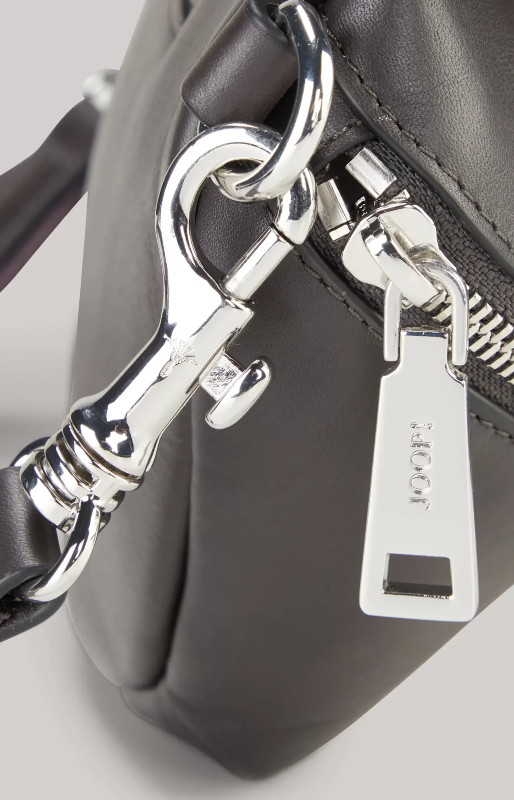Sofisticato Isabella Shoulder Bag in Grey