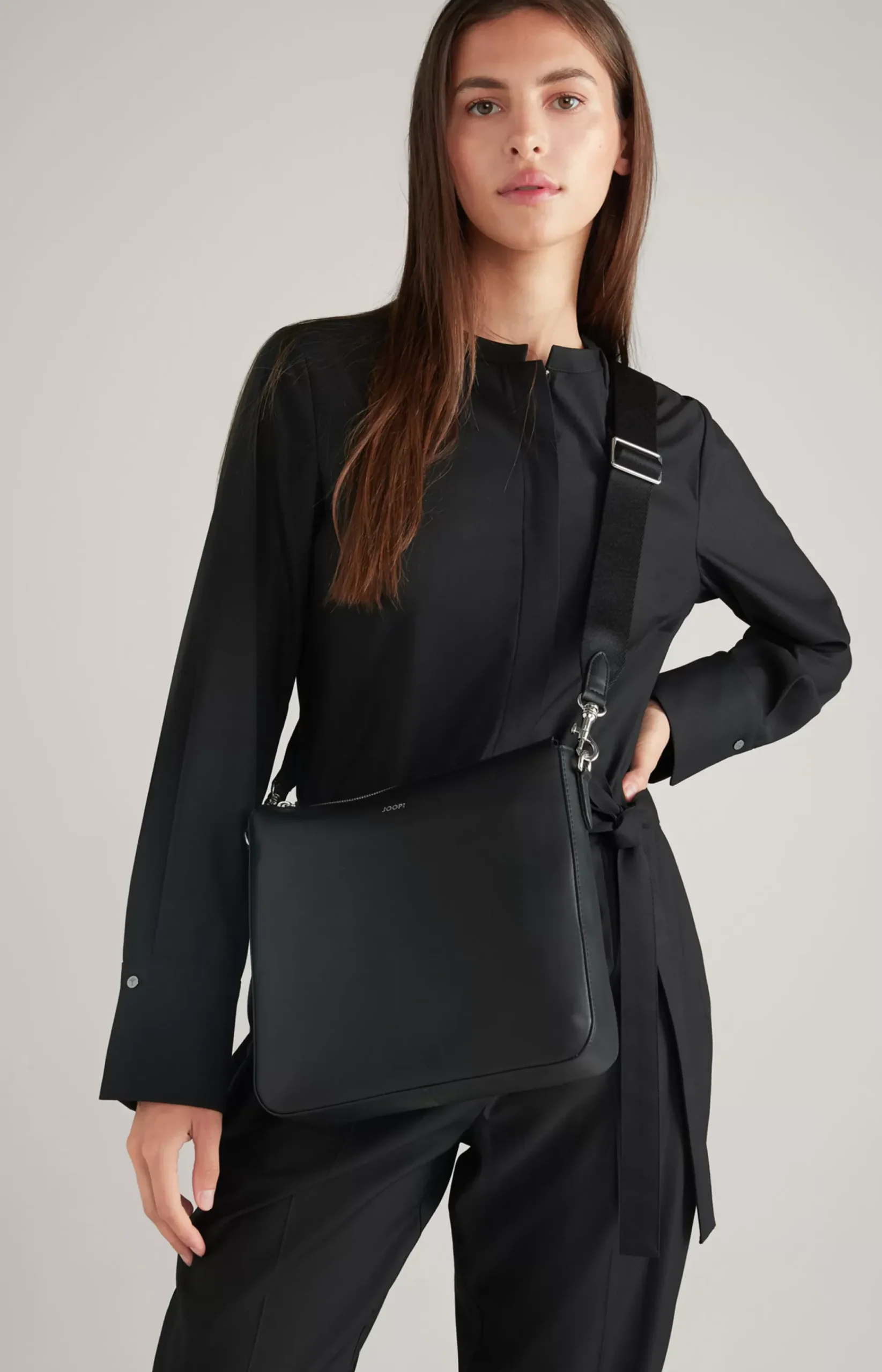 Sofisticato Jasmina Shoulder Bag in Black