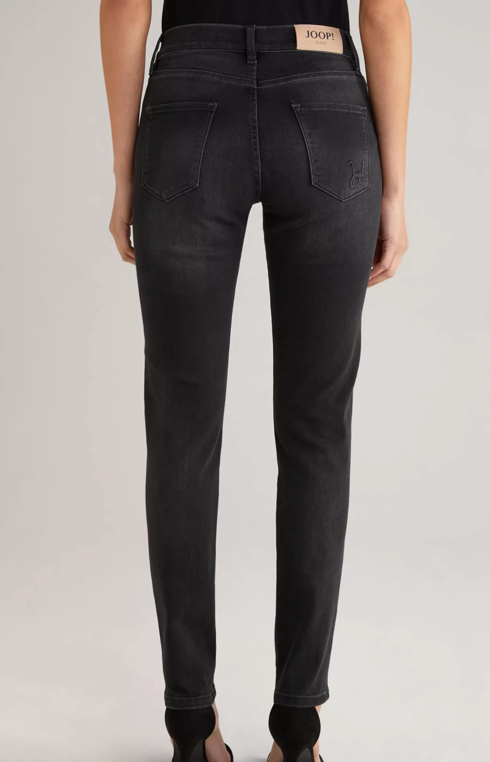 Sol Jeans in Dark Grey