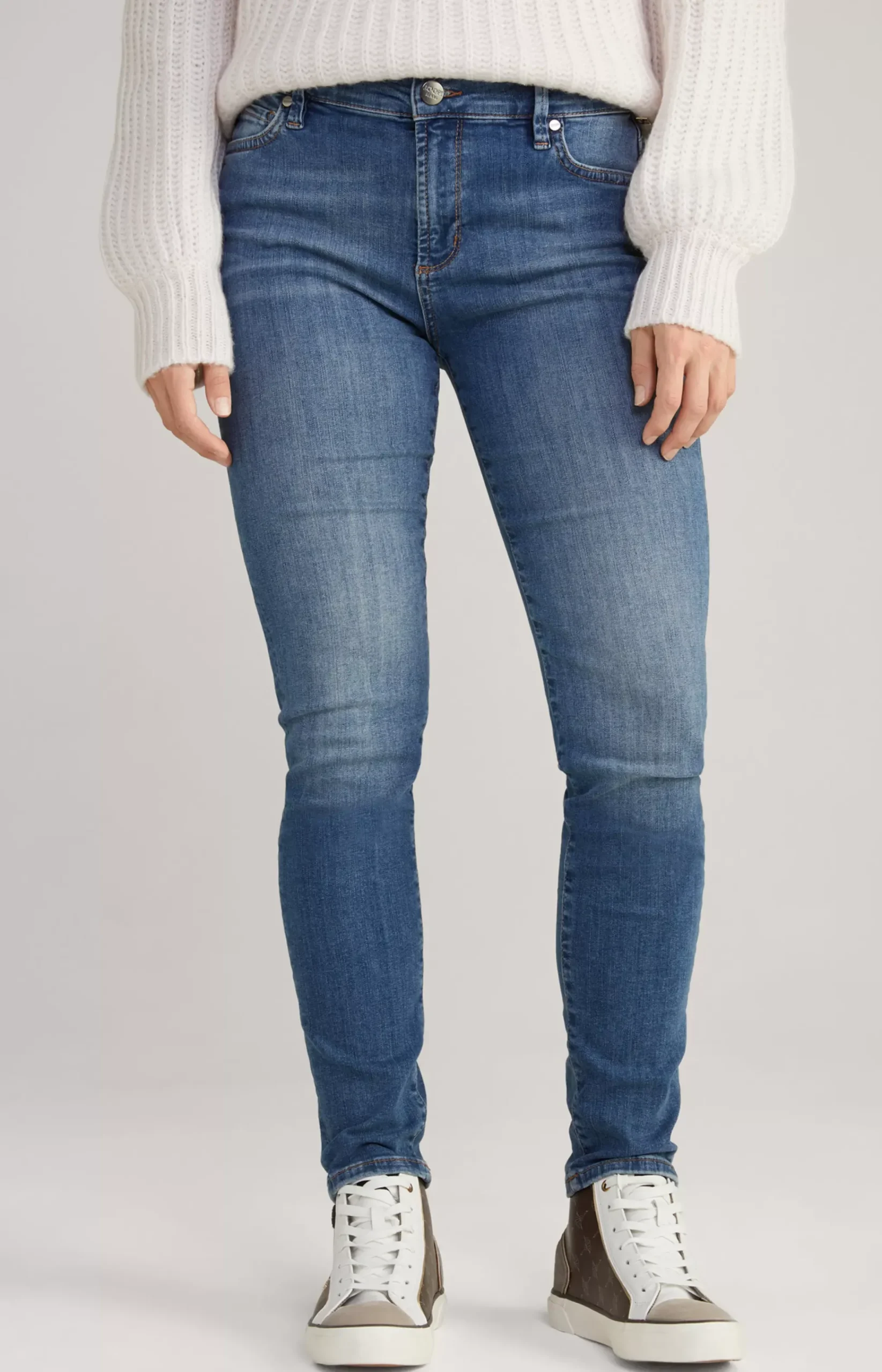 Sol Jeans in Medium Blue