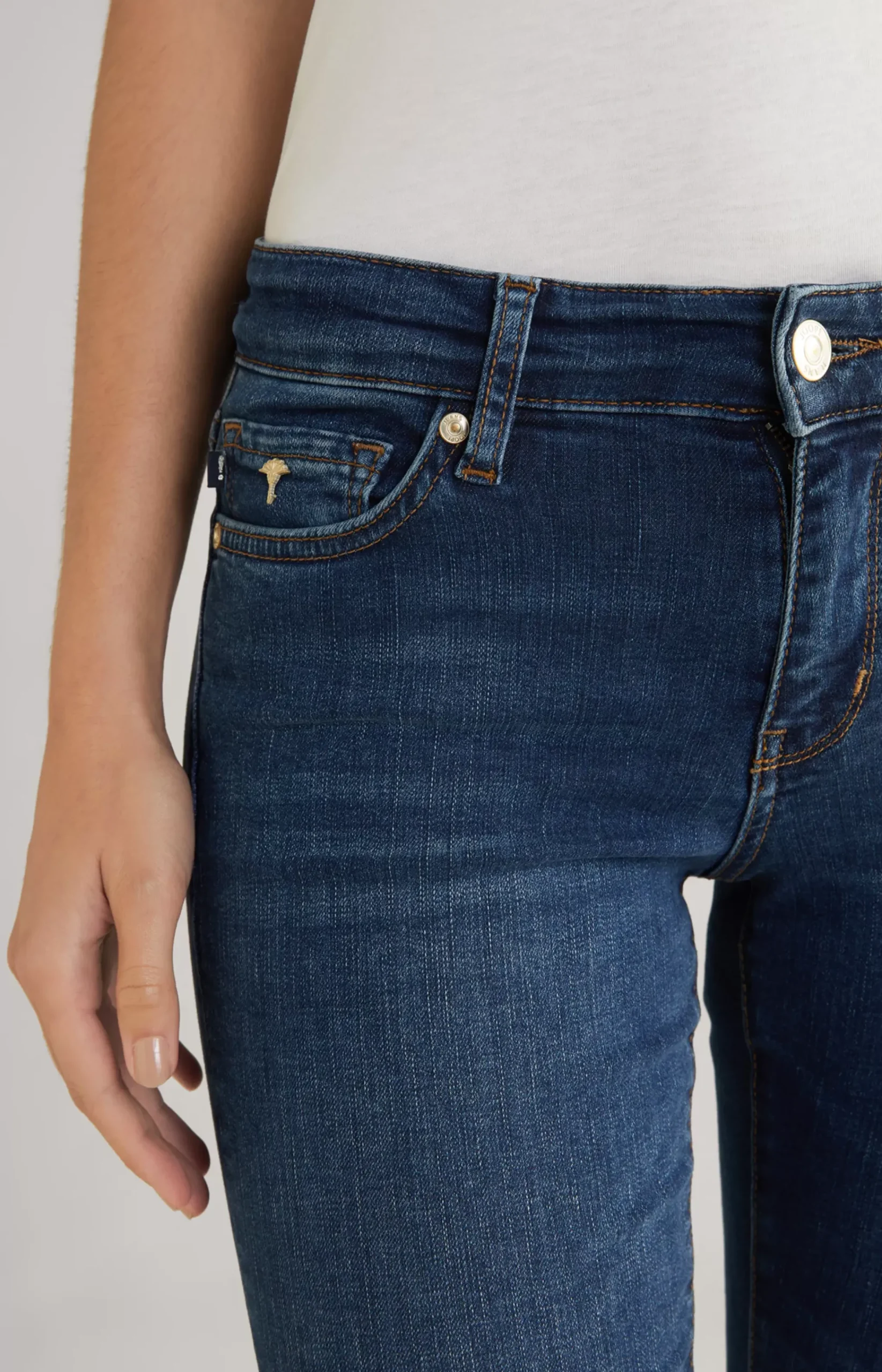 Sue Jeans in a Denim Blue Washed Look