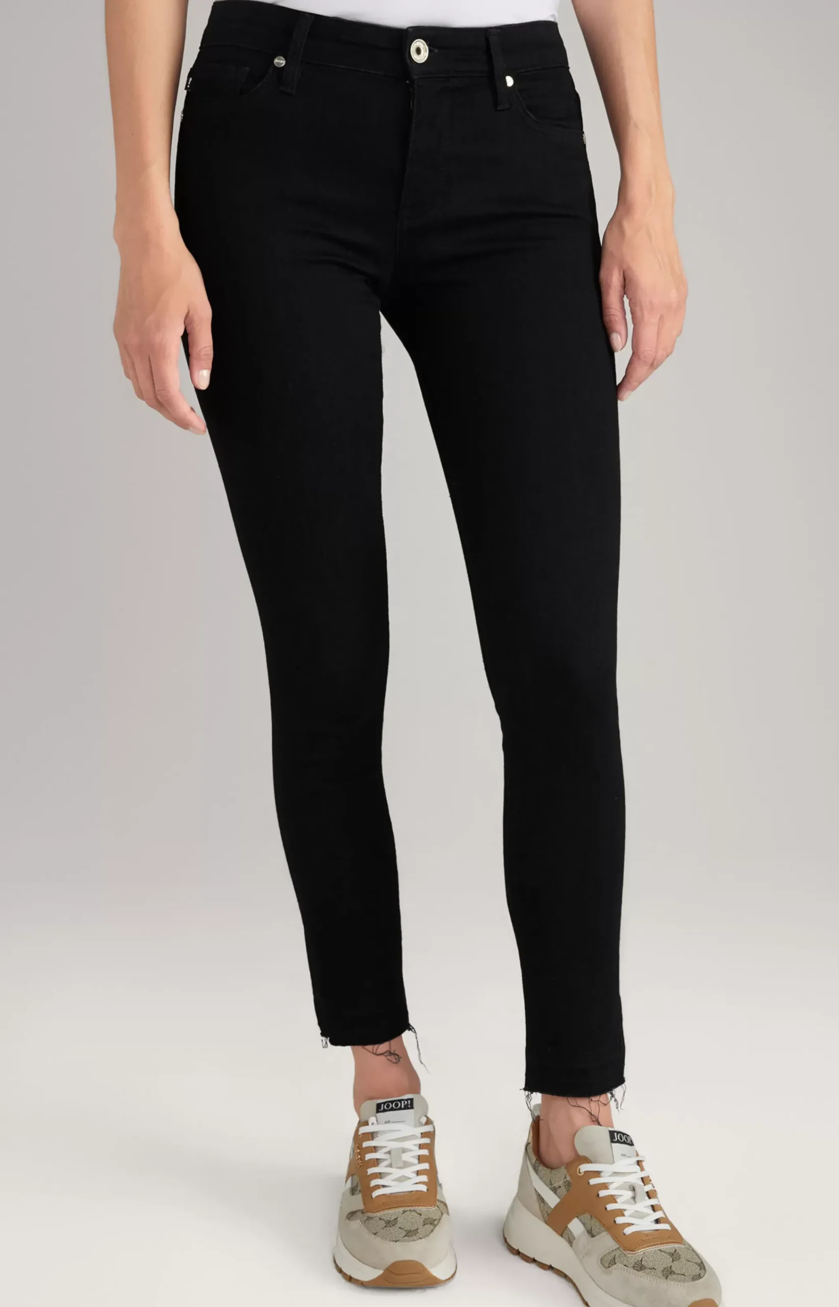 Sue Jeans in Black