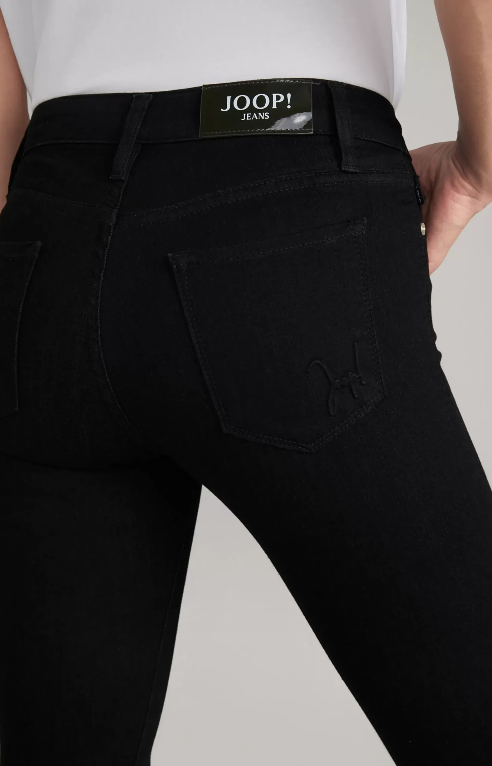 Sue Jeans in Black