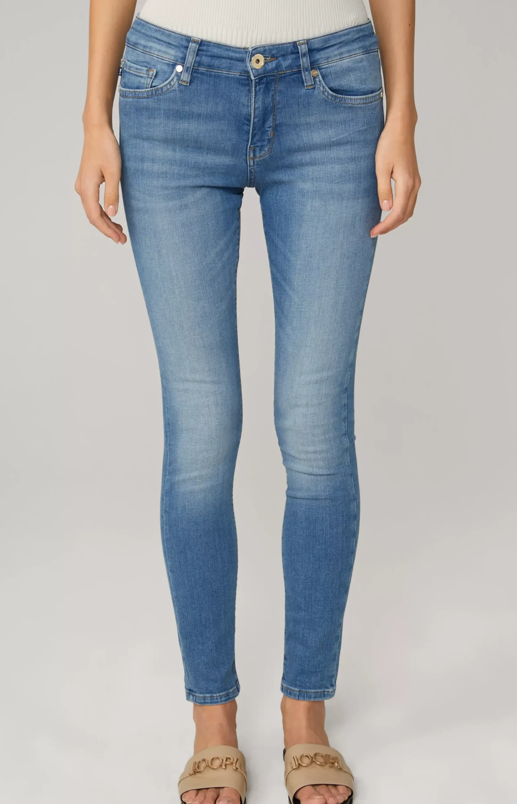 Sue Jeans in Blue Denim