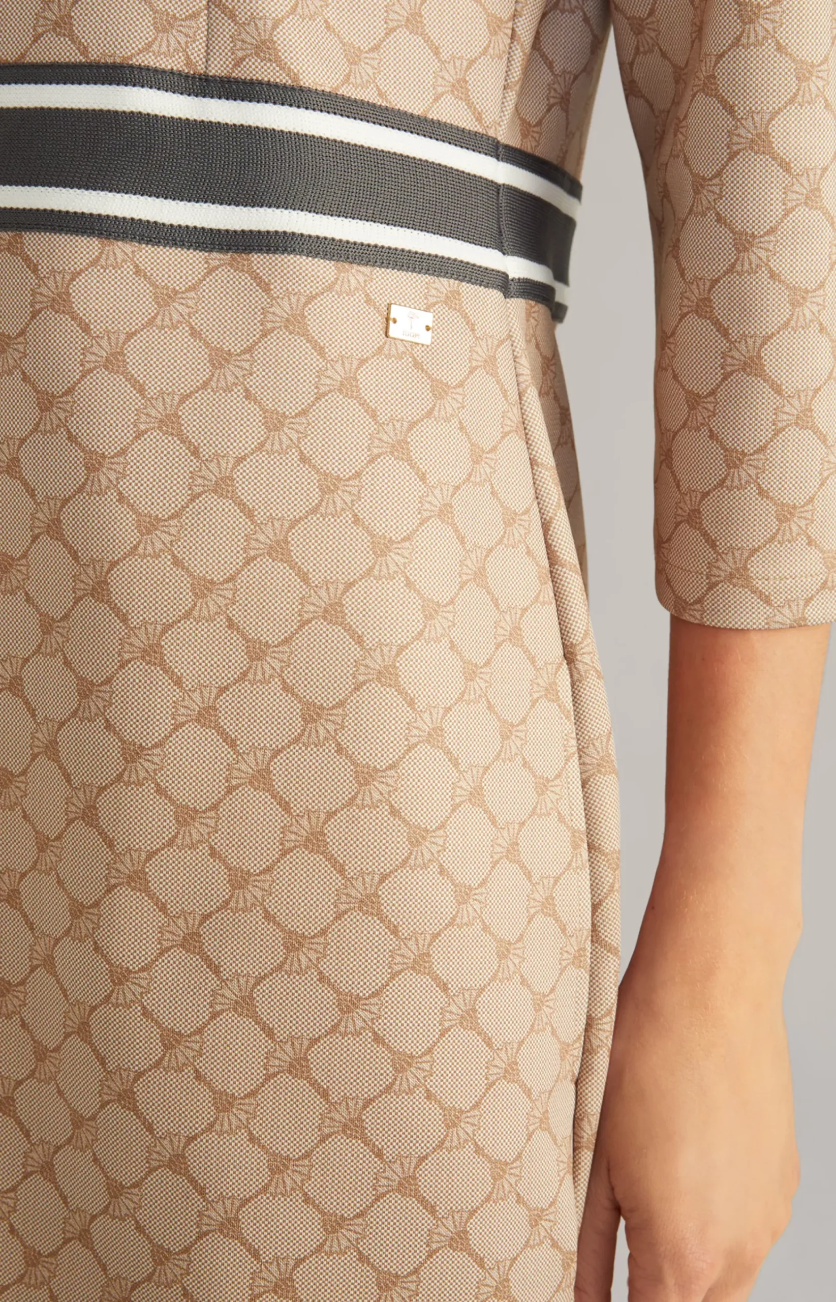 Sweatshirt Dress in a Beige Pattern