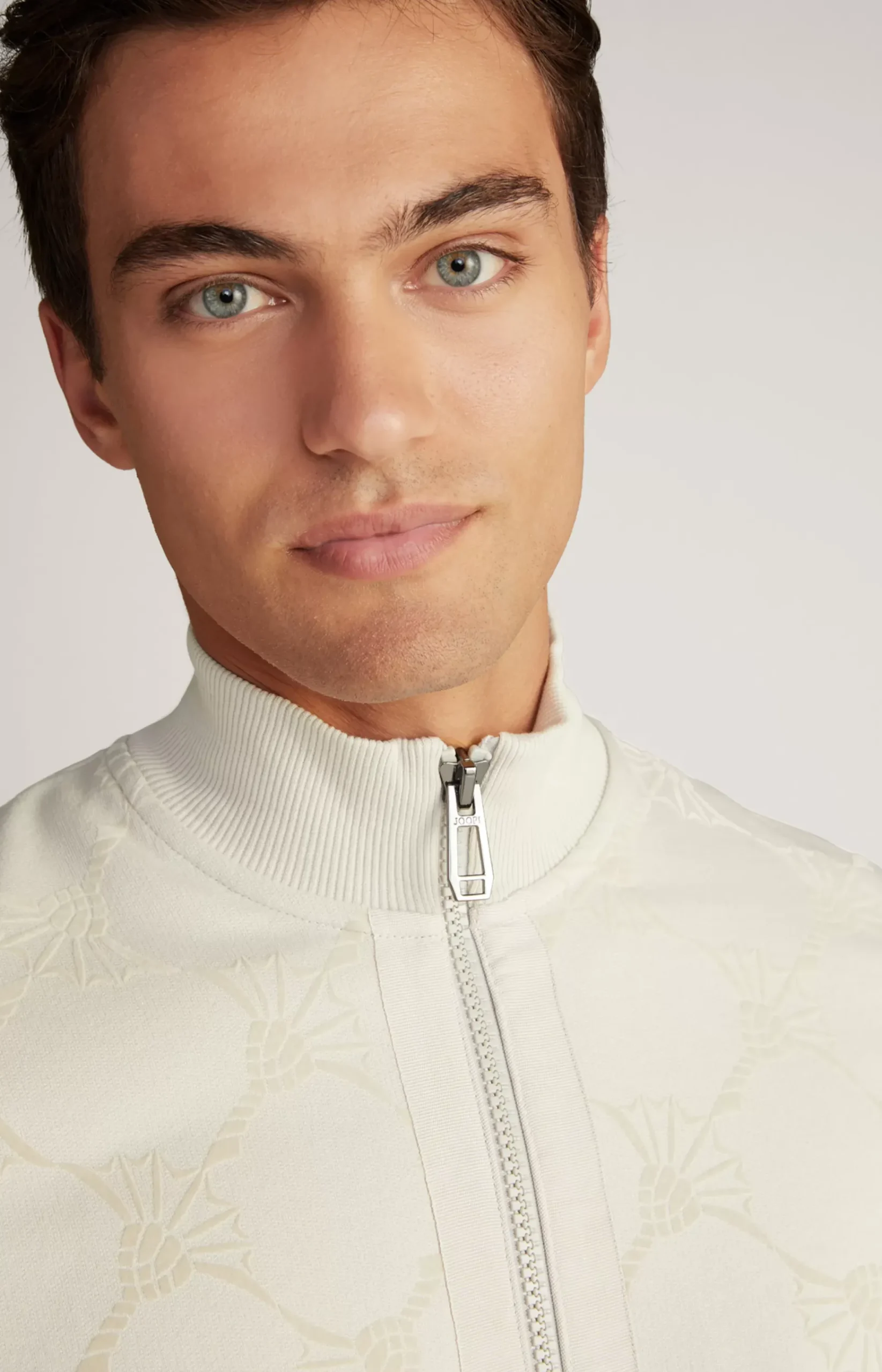 Tamilo Sweatshirt Jacket in Off-white