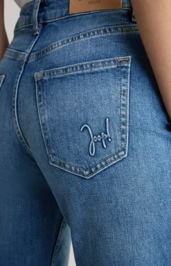 Tapered Jeans in a Blue Washed Look