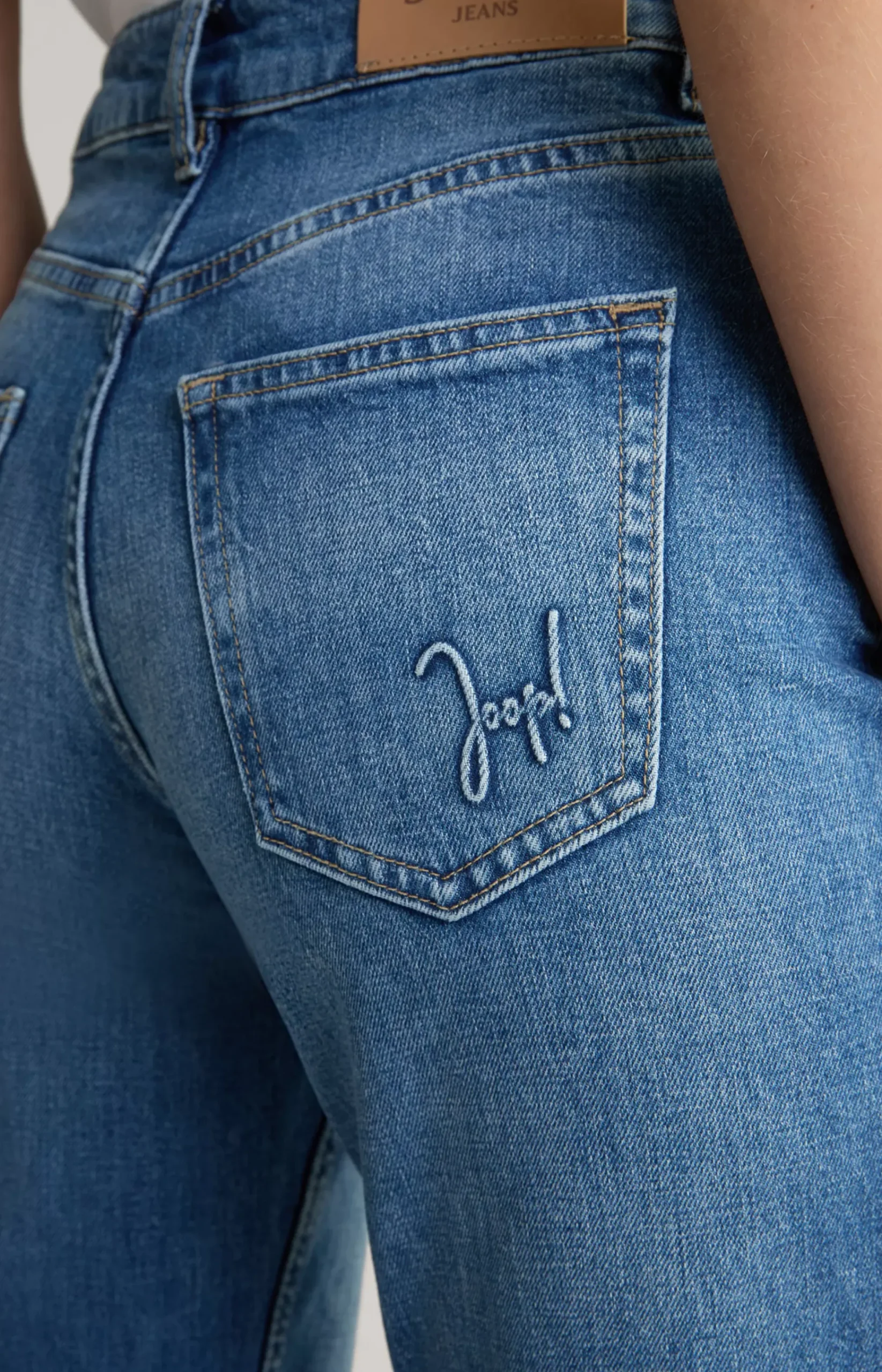 Tapered Jeans in a Blue Washed Look